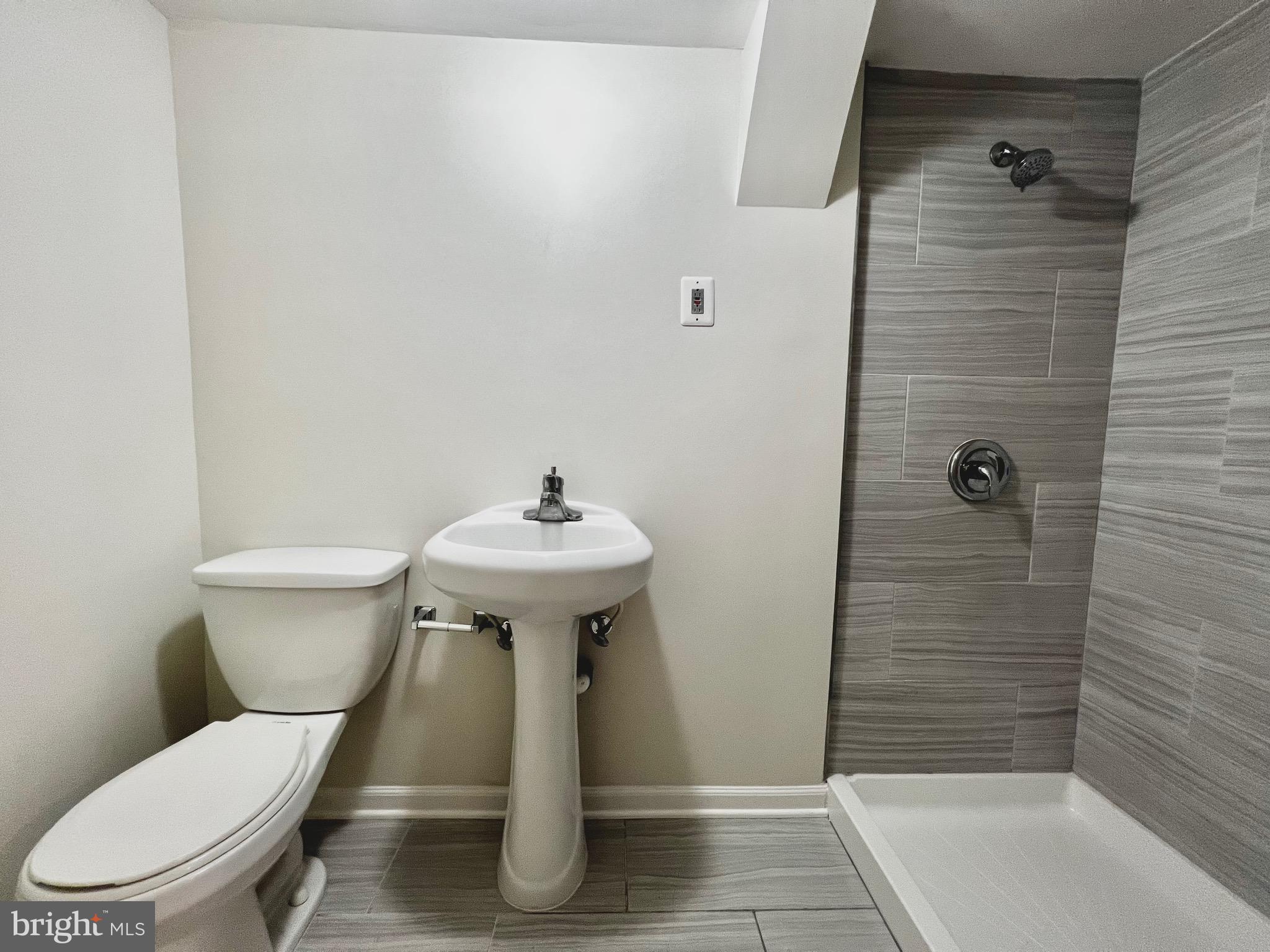 BROYHILL CREST - Residential