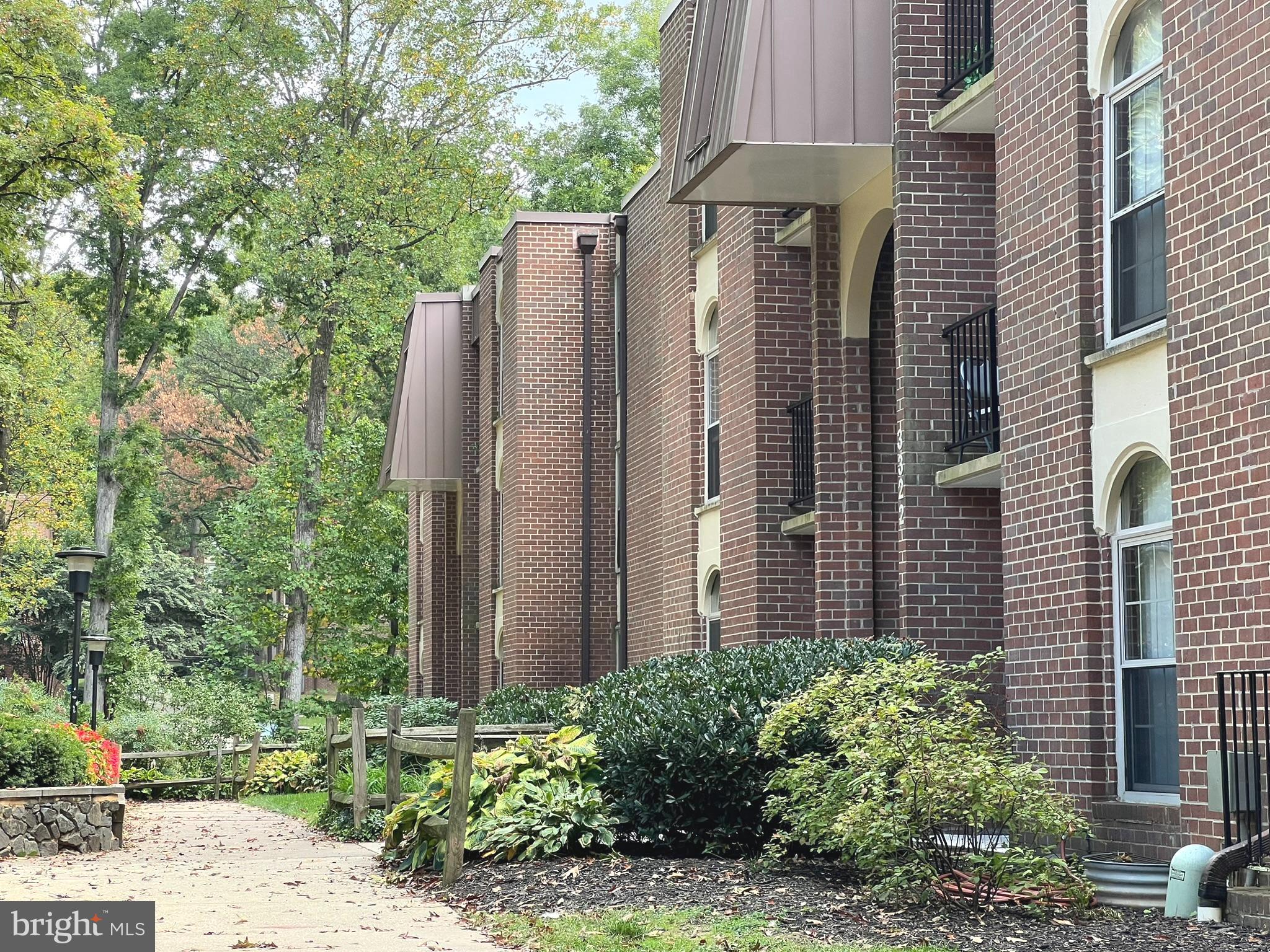 WOODBURN VILLAGE - Residential Lease