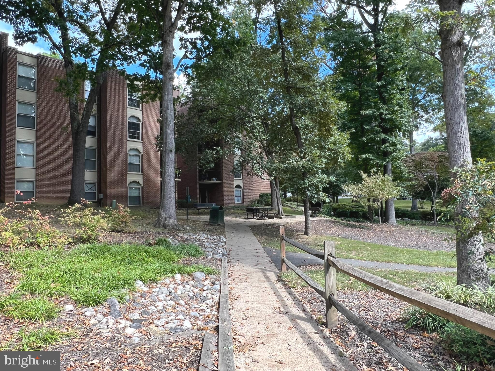 WOODBURN VILLAGE - Residential Lease