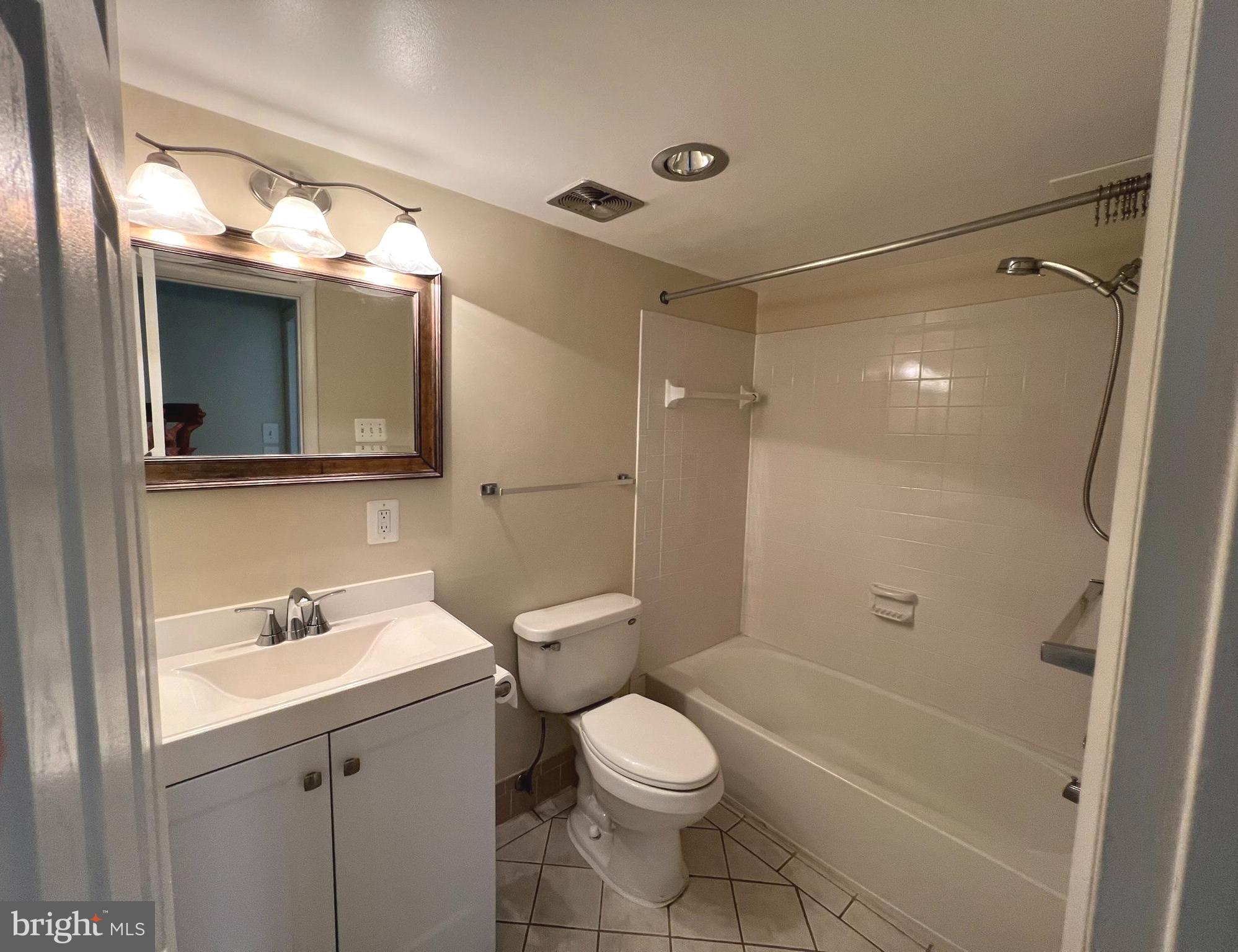 WOODBURN VILLAGE - Residential Lease