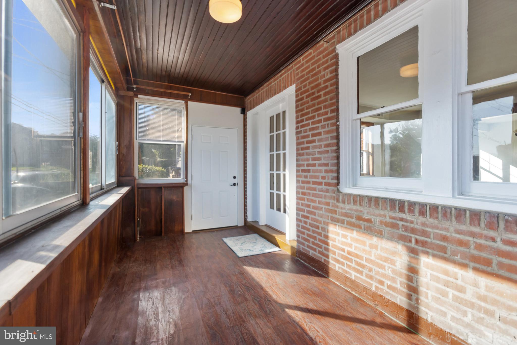 313 W 5TH AVENUE