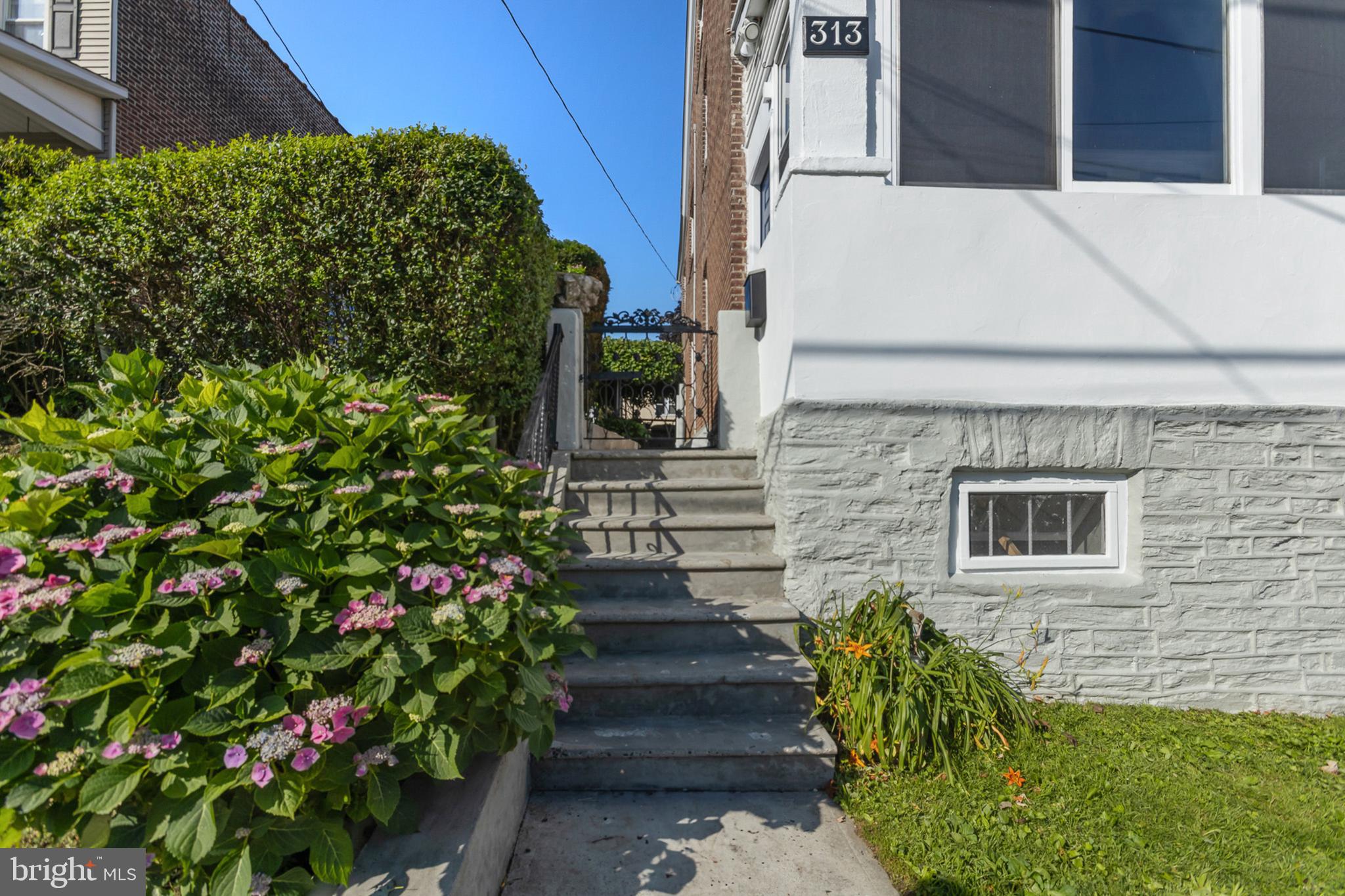 313 W 5TH AVENUE