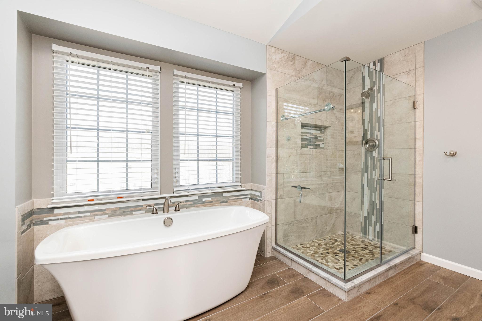 COUNTRY WALK - Residential