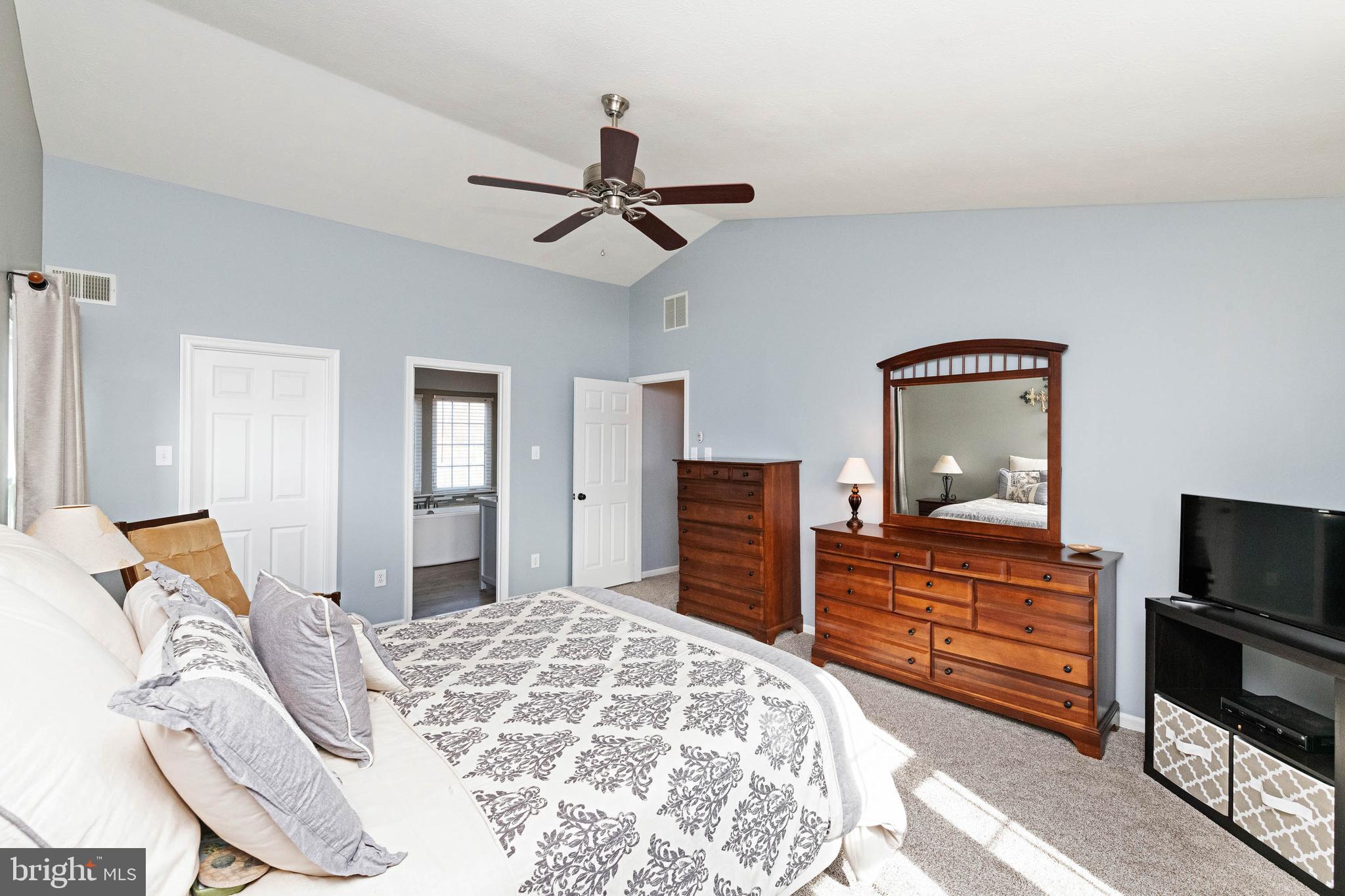 COUNTRY WALK - Residential