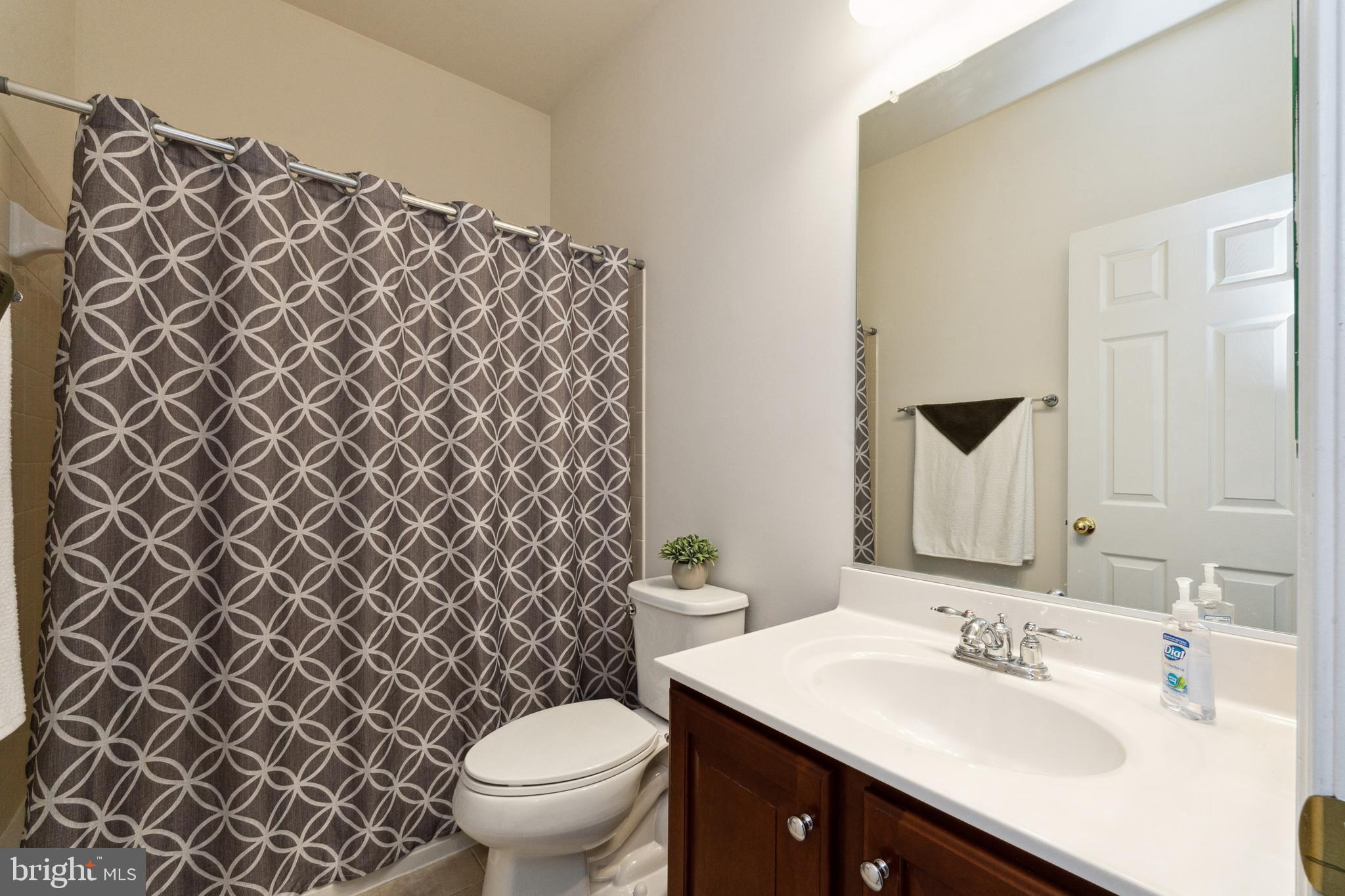 ALBEMARLE SQUARE - Residential Lease