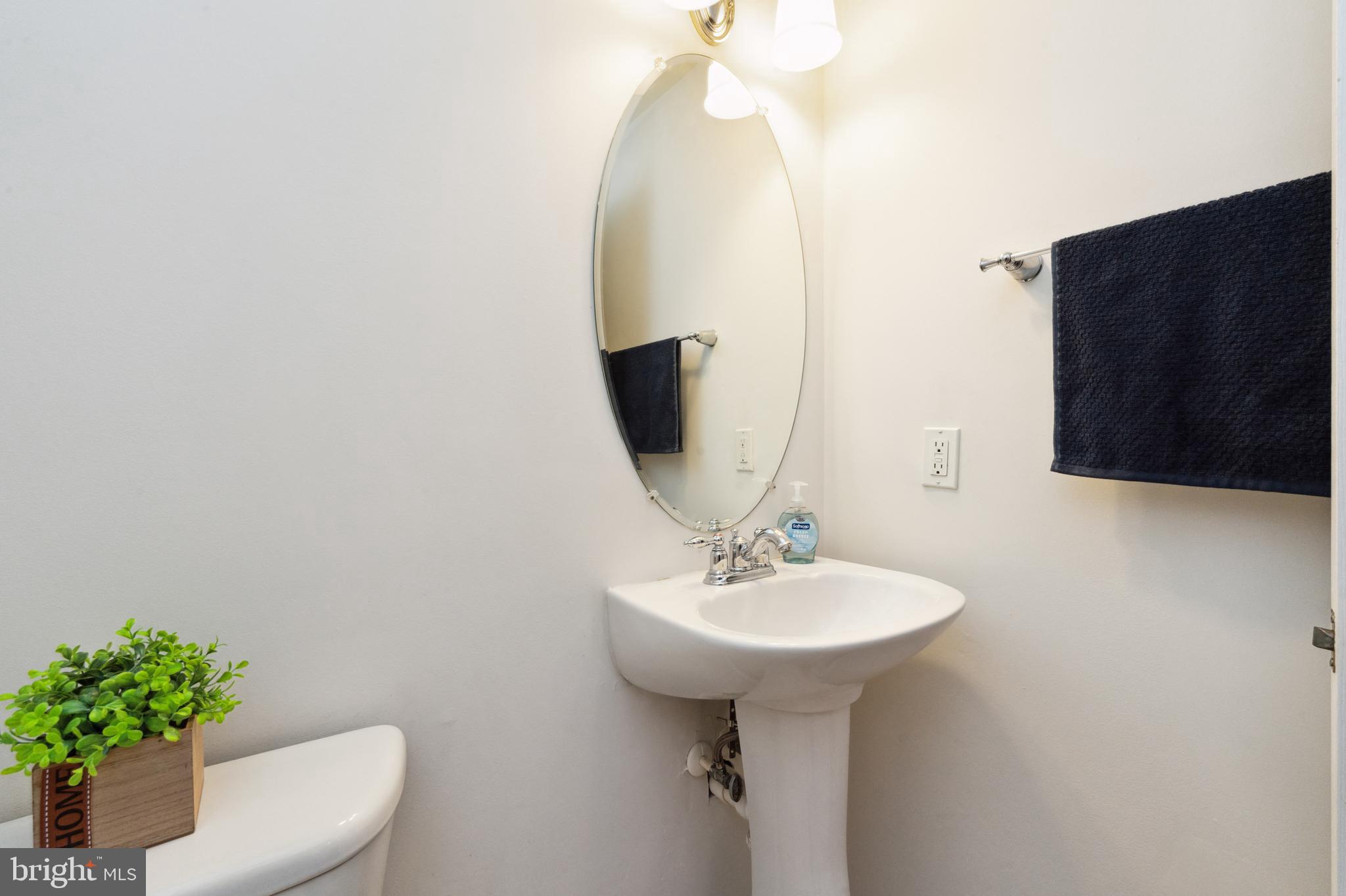 ALBEMARLE SQUARE - Residential Lease