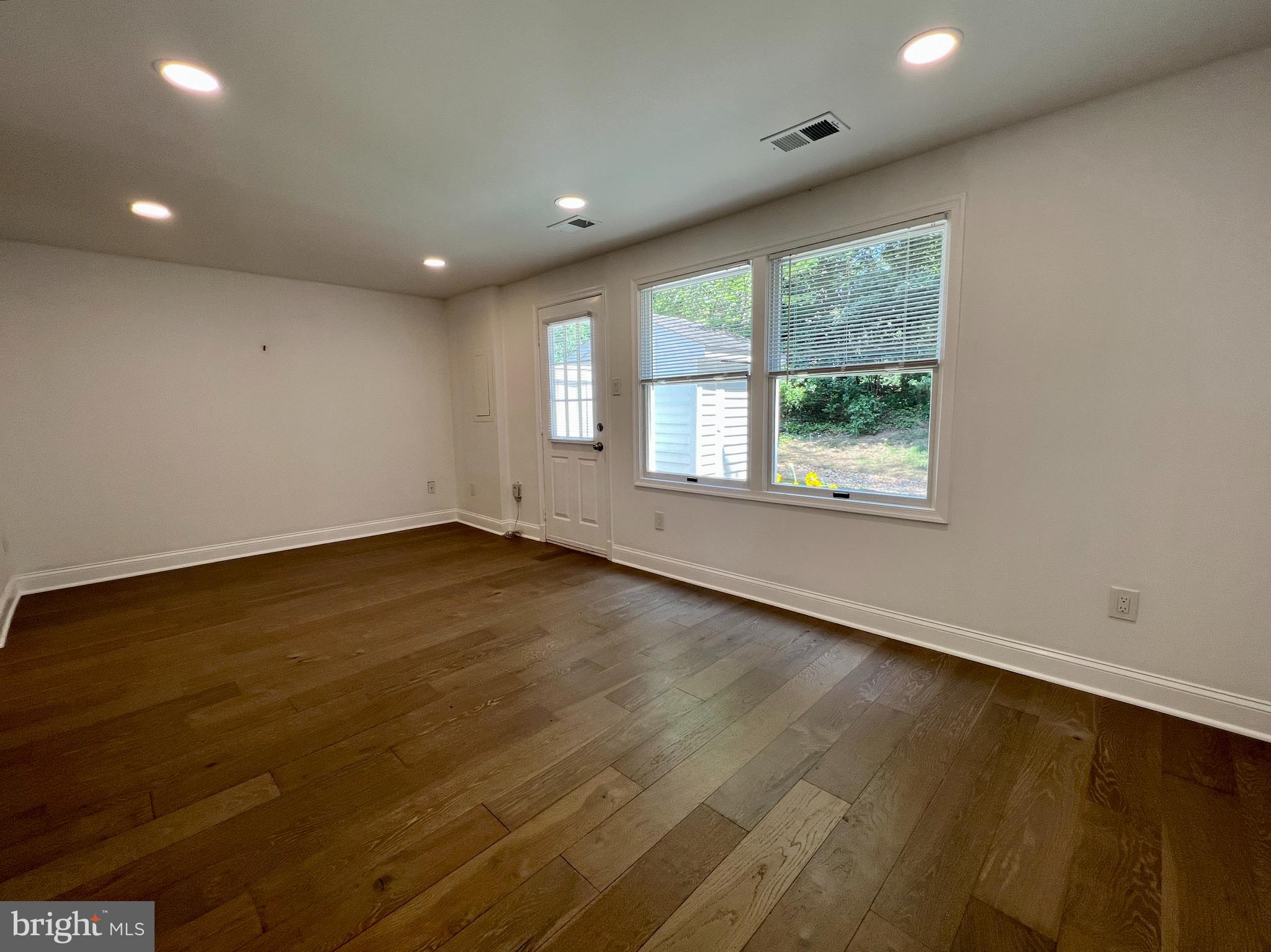 RESTON - Residential Lease