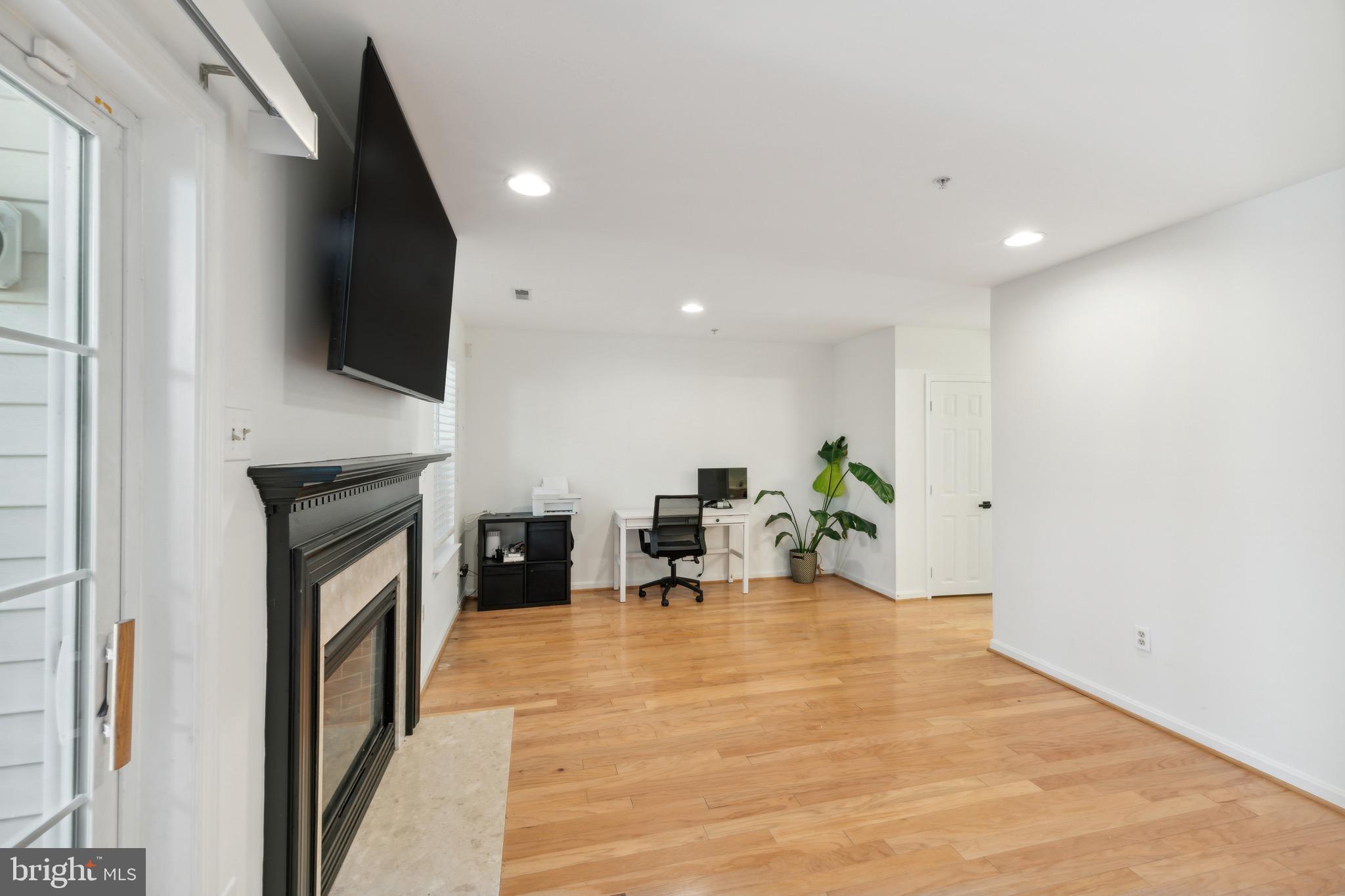 WOODVIEW VILLAGE WEST - Residential Lease