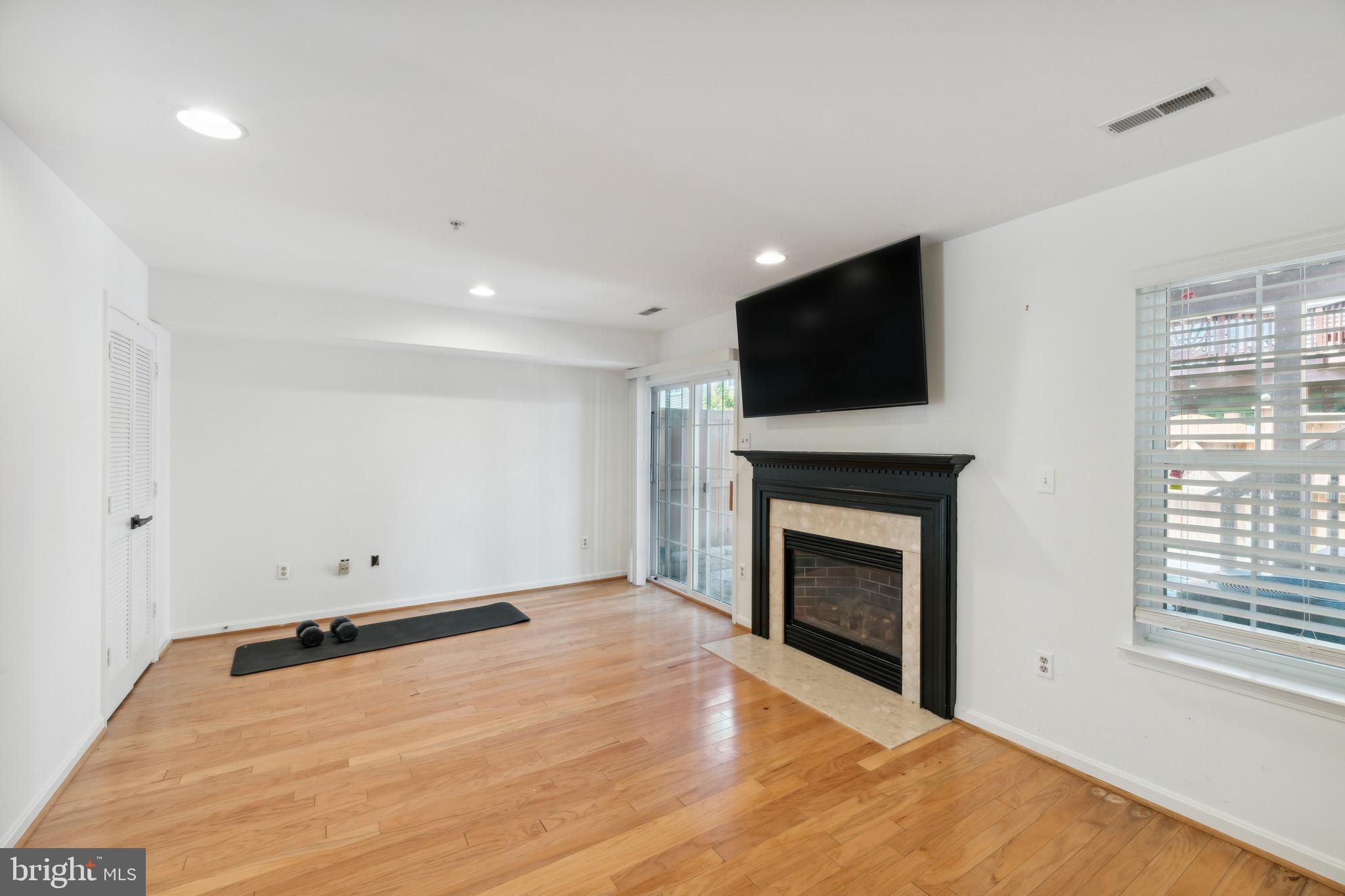 WOODVIEW VILLAGE WEST - Residential Lease