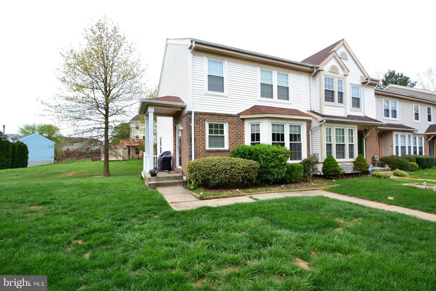 REDUCED PRICE!! .Spacious 3 bedroom end of group town home located in a cul-de-sac in the Village of Timbergrove. Side entrance w porch, large foyer, Living room w wood floors & sliding door, large eat in kitchen w ceramic tile, bay window bright and open floor plan. Lower level family room, storage area and laundry. Master with cathedral ceilings and full bath. Home warranty included  Pool w/ HOA