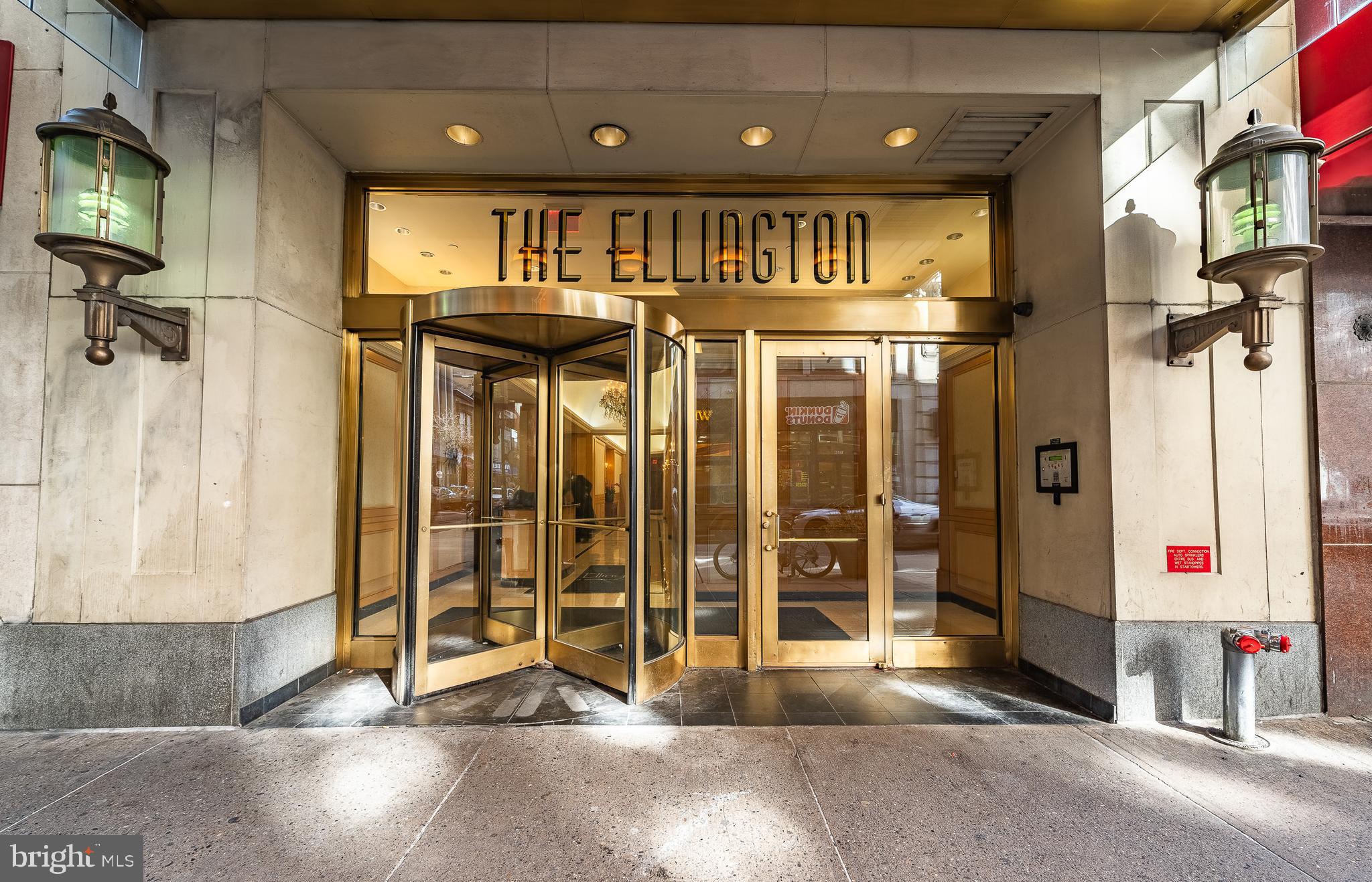 Check out this sleek 1Br apartment in Rittenhouse at The Ellington! 🌟 Winner of multiple William Penn Awards for Excellence, this place has it all. Enjoy stunning views, modern amenities like a 24-hour concierge, gym, and your own washer/dryer. With 10" ceilings and stylish Brazilian cherry hardwood floors, it's the perfect blend of luxury and comfort for your urban lifestyle.