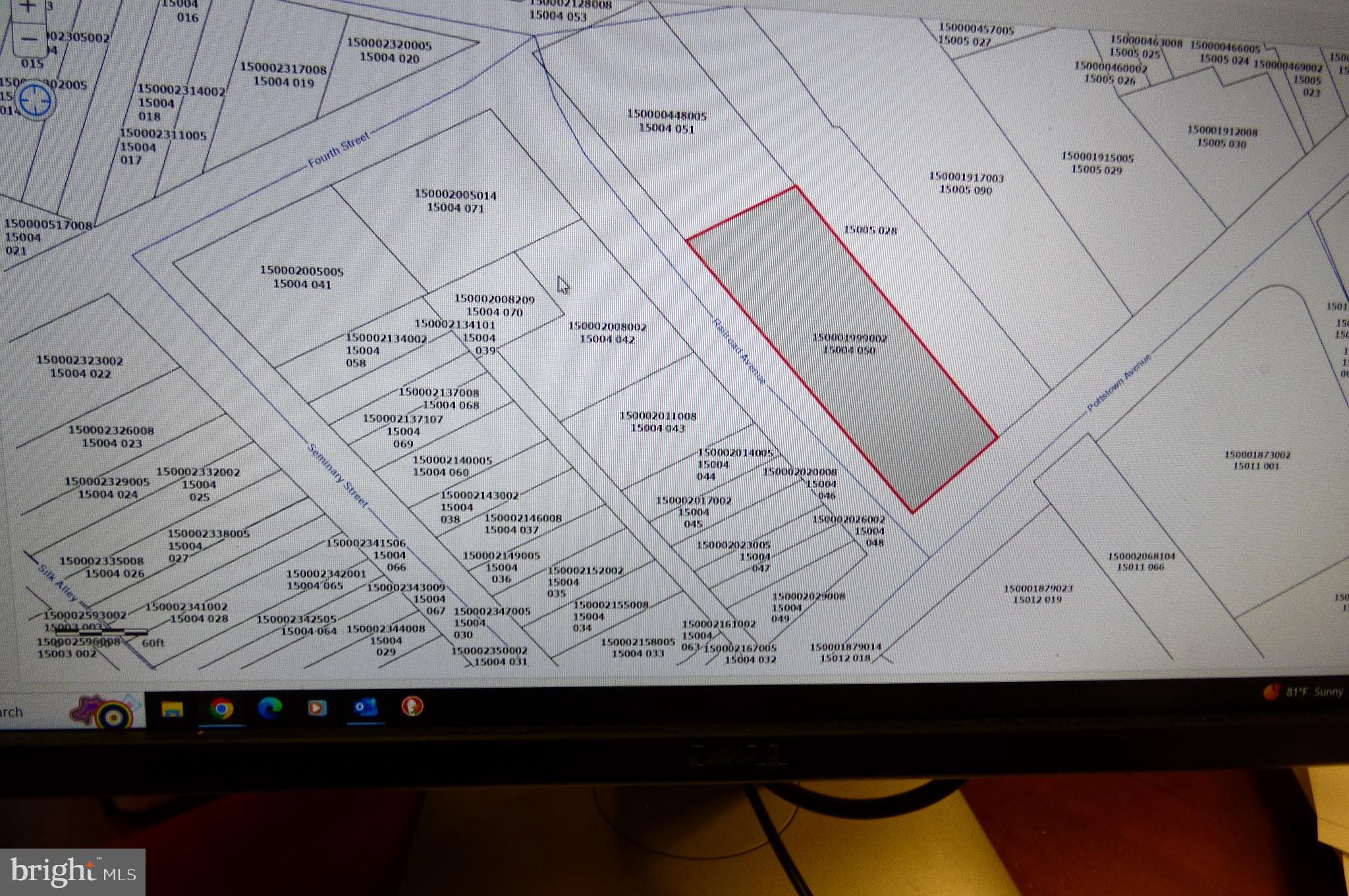 Main image without alt text