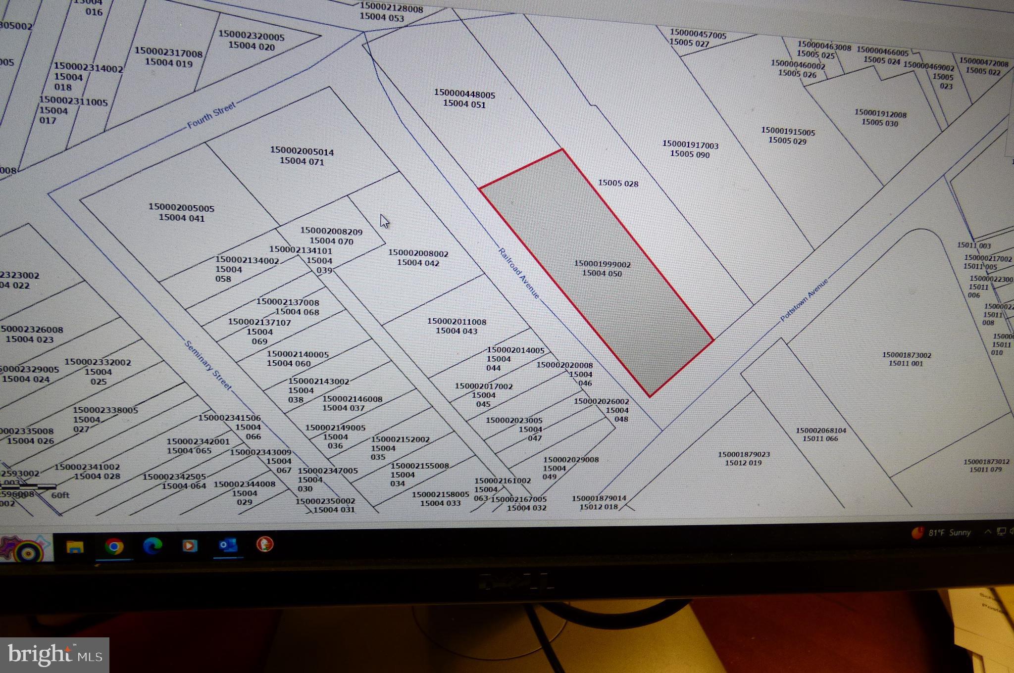 Main image without alt text