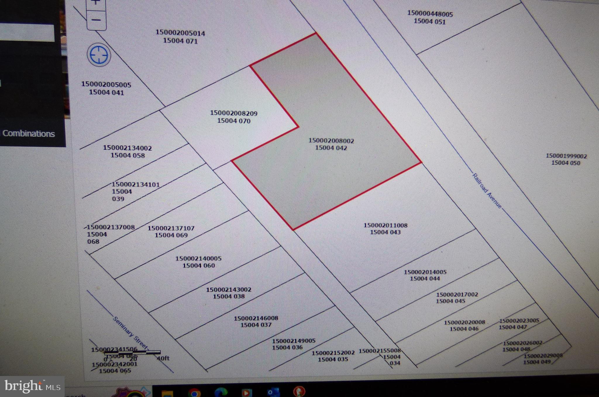 Main image without alt text