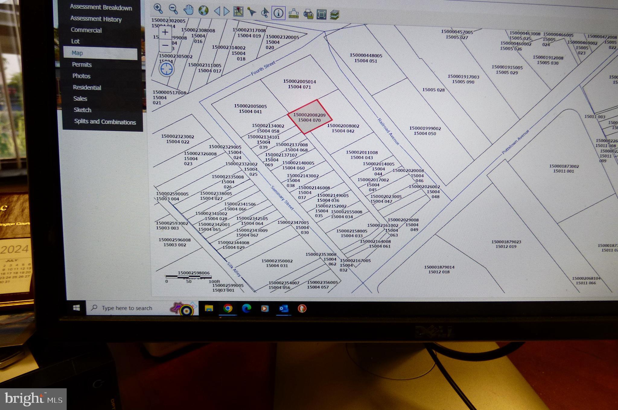 Main image without alt text