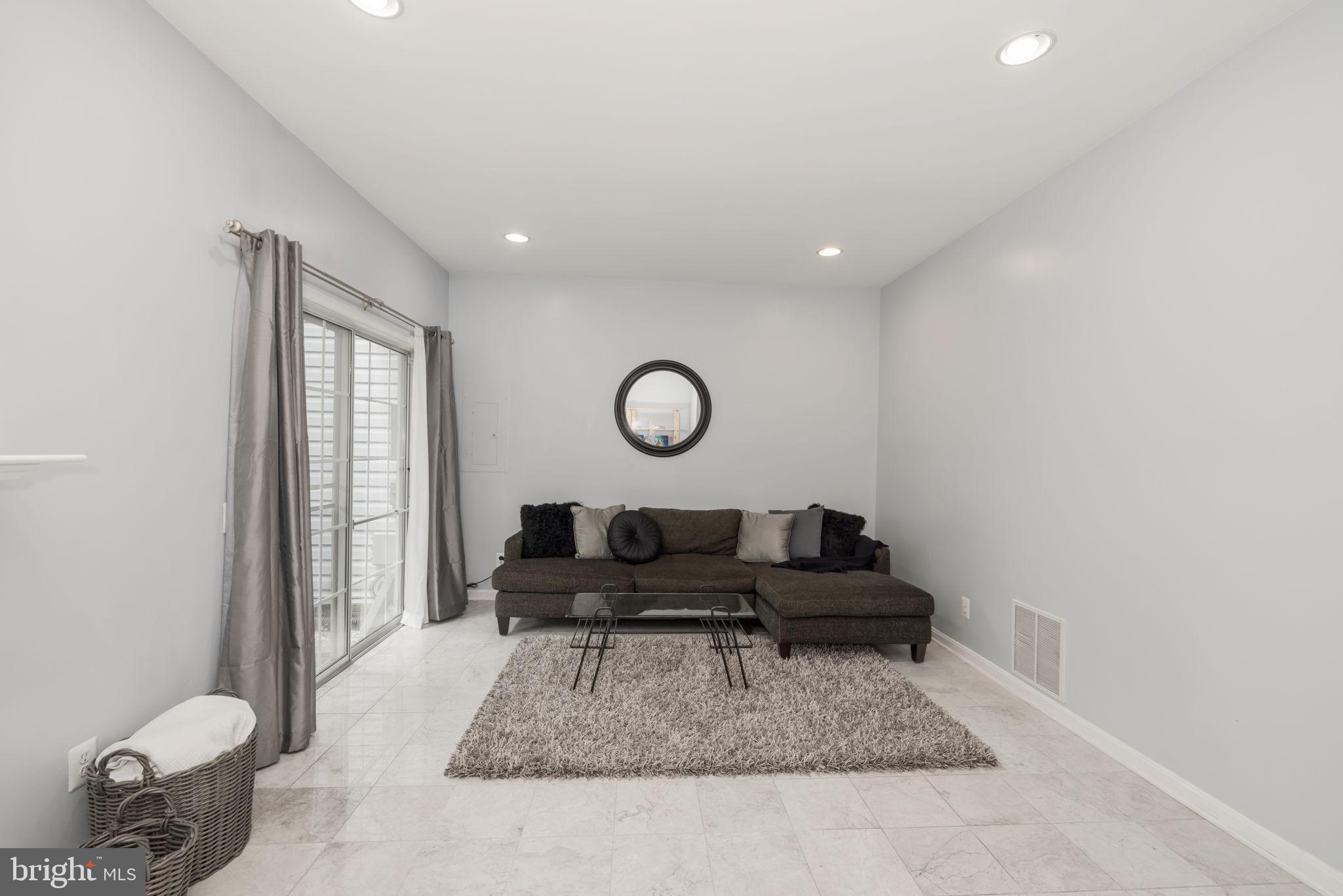 ISLAND CREEK - Residential