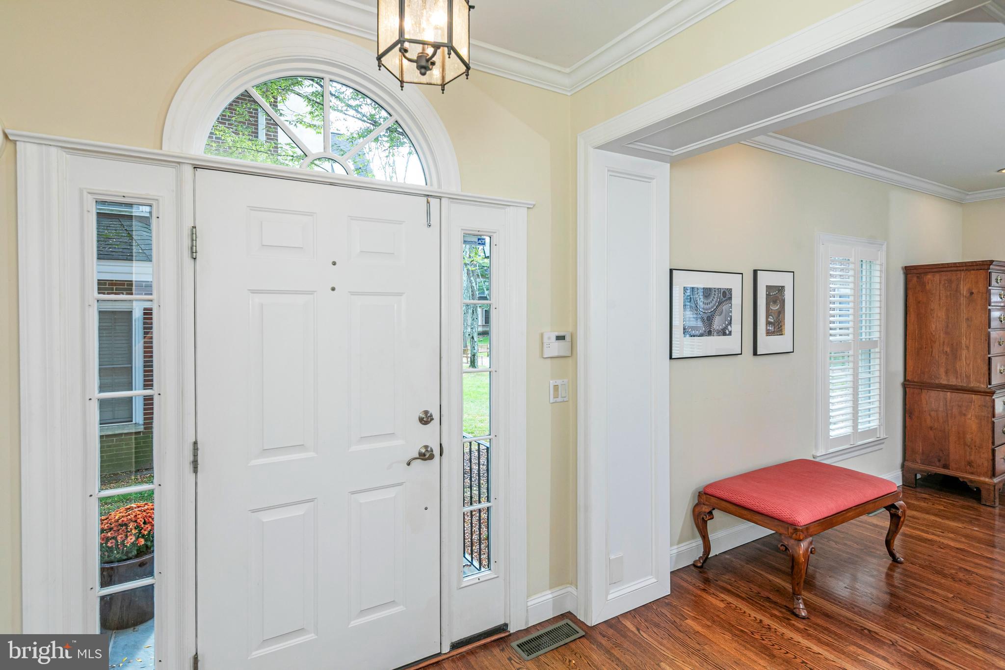 8 GOVERNORS LANE