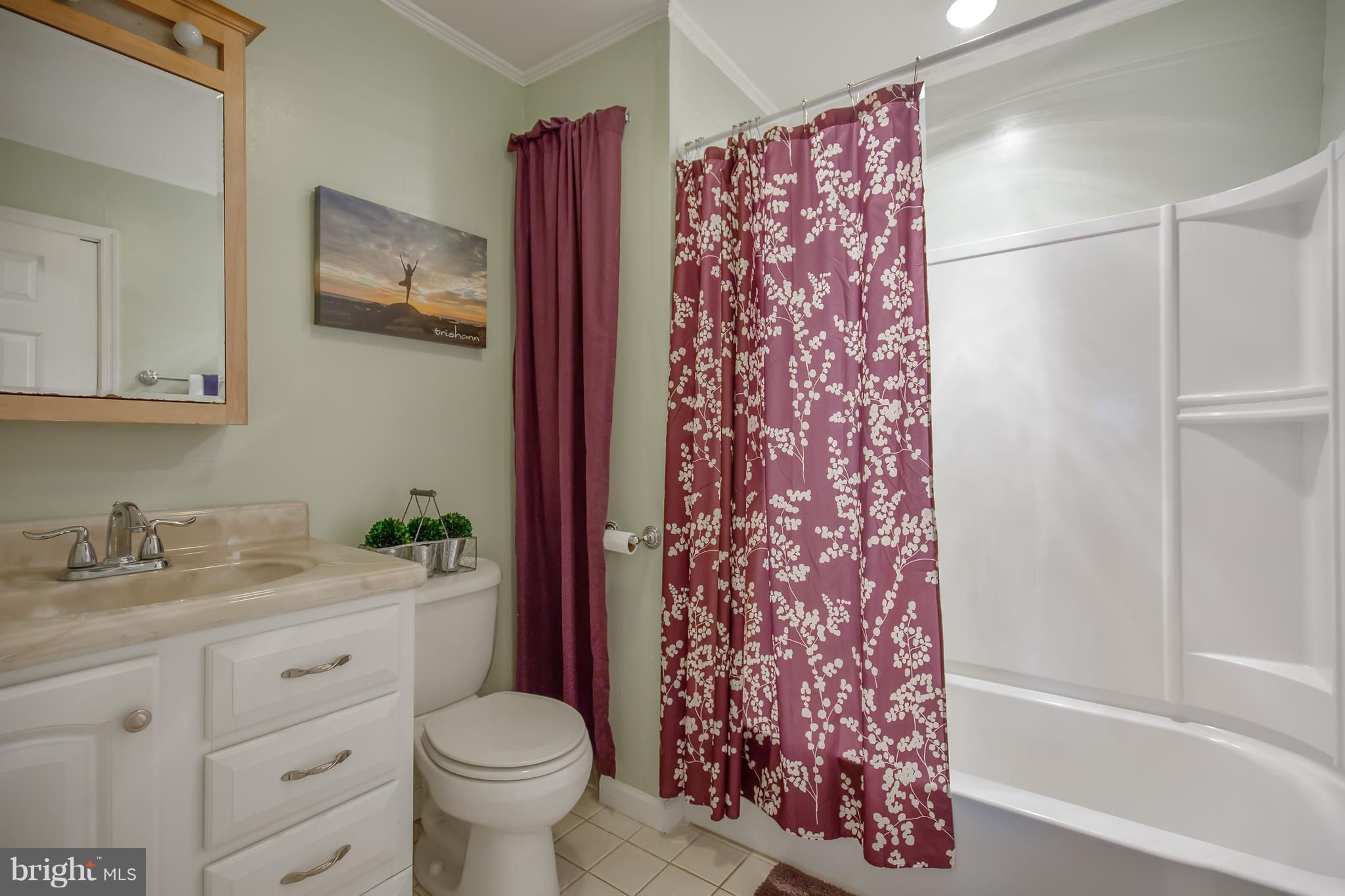 WOODLAND BEACH - Residential