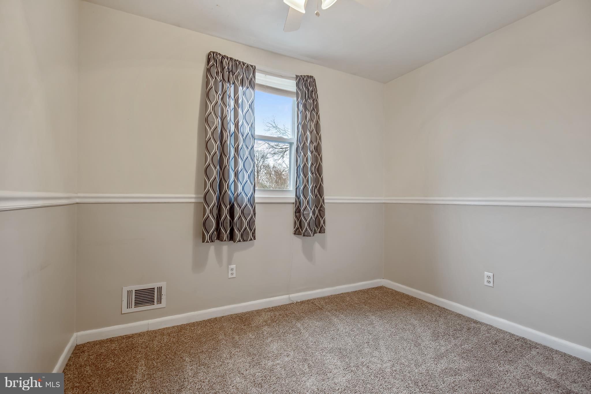 WOODLAND BEACH - Residential