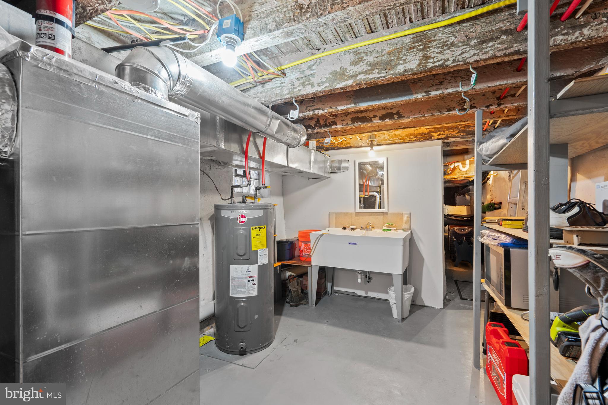 PORT RICHMOND - Residential Lease