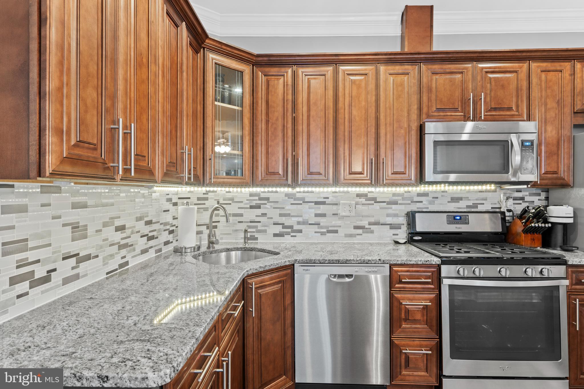 PORT RICHMOND - Residential Lease