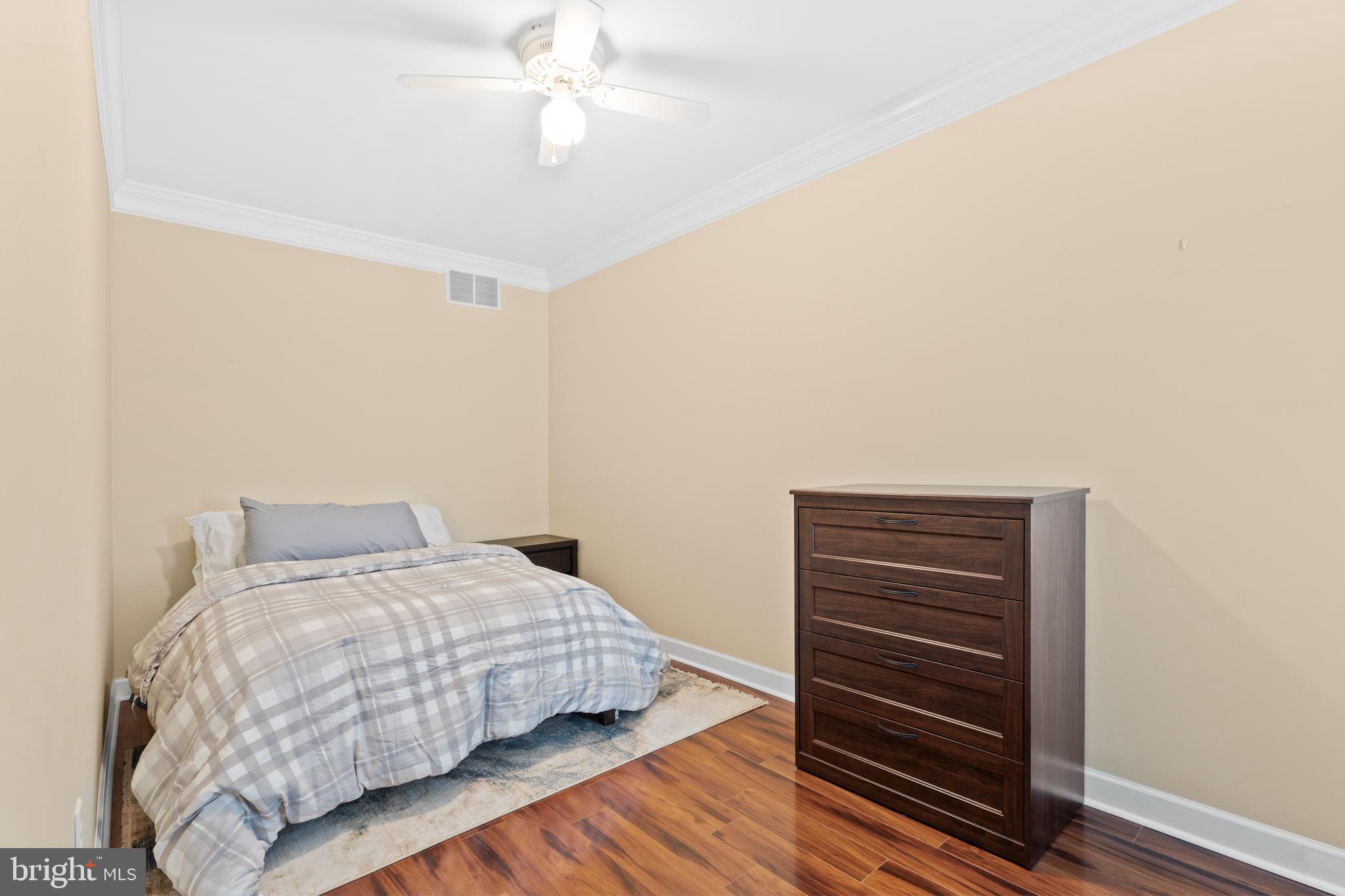 PORT RICHMOND - Residential Lease