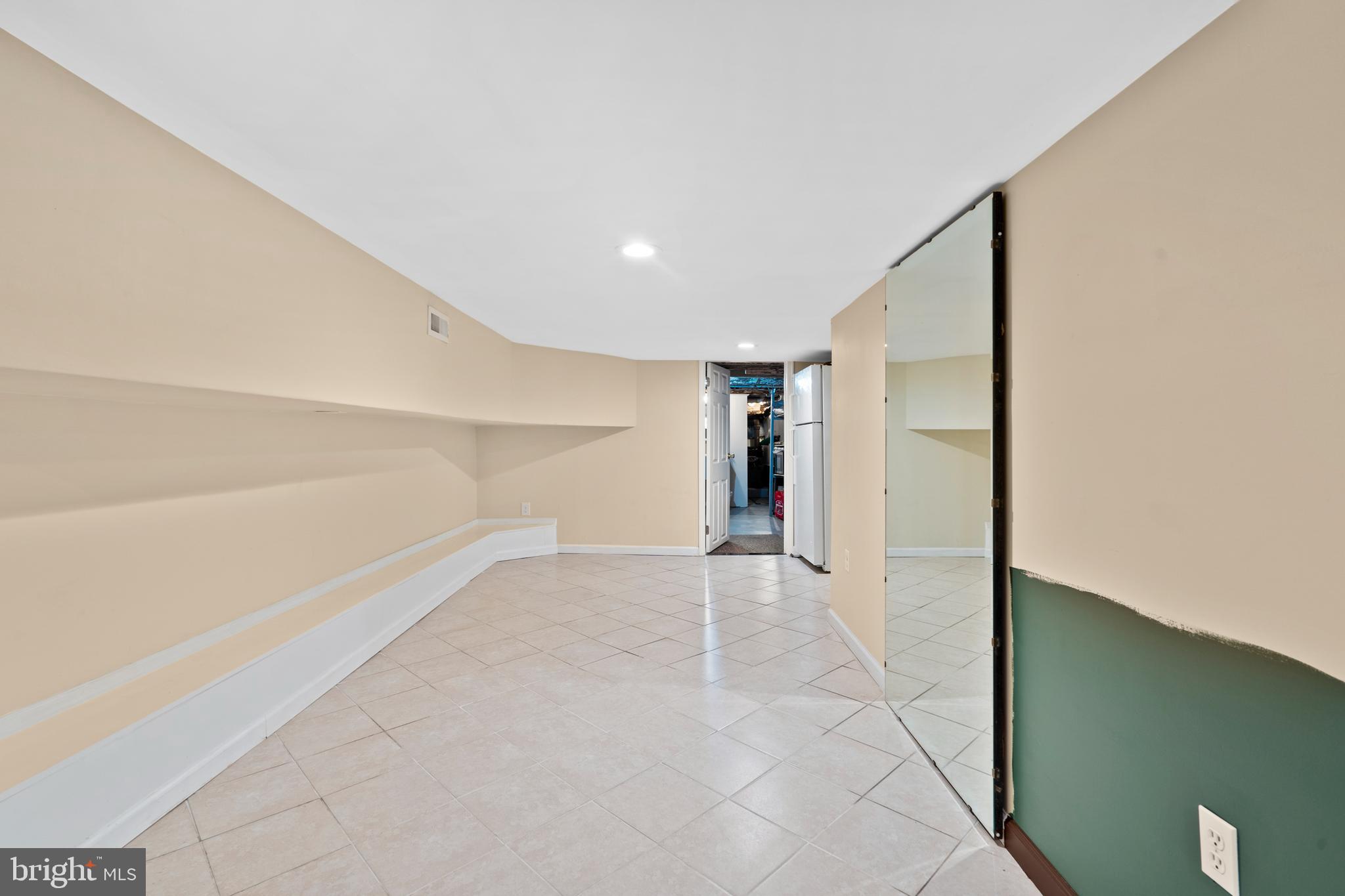 PORT RICHMOND - Residential Lease