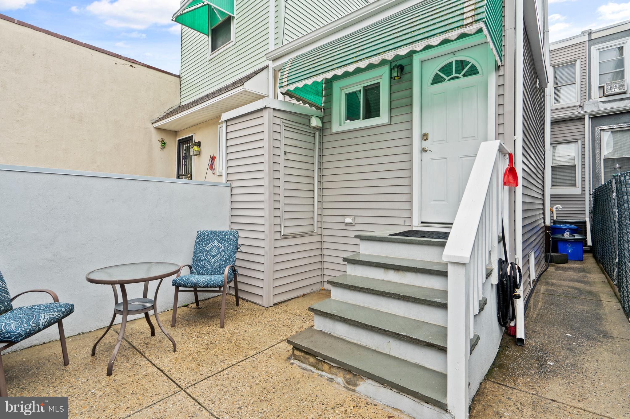 PORT RICHMOND - Residential Lease