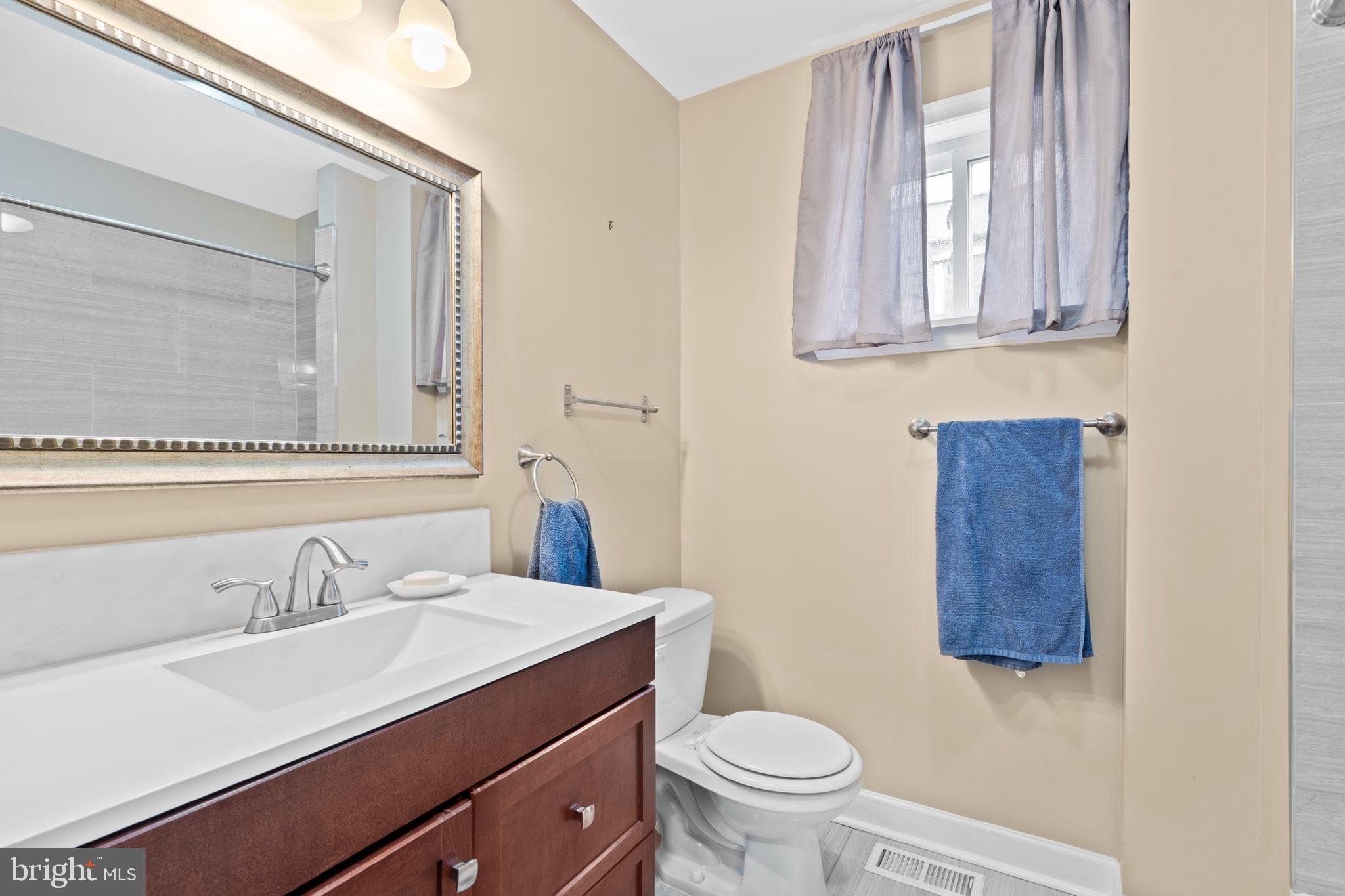 PORT RICHMOND - Residential Lease