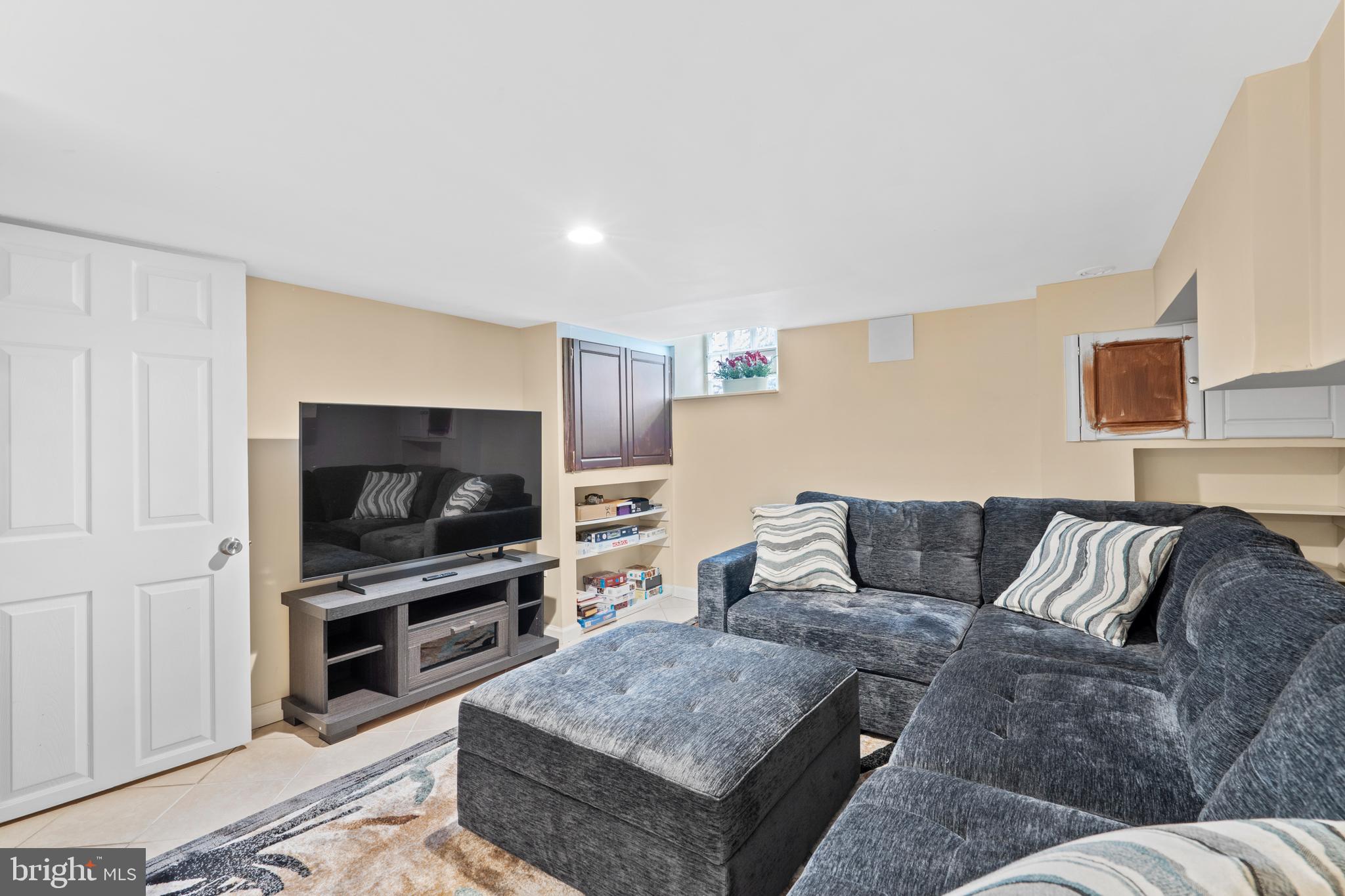 PORT RICHMOND - Residential Lease