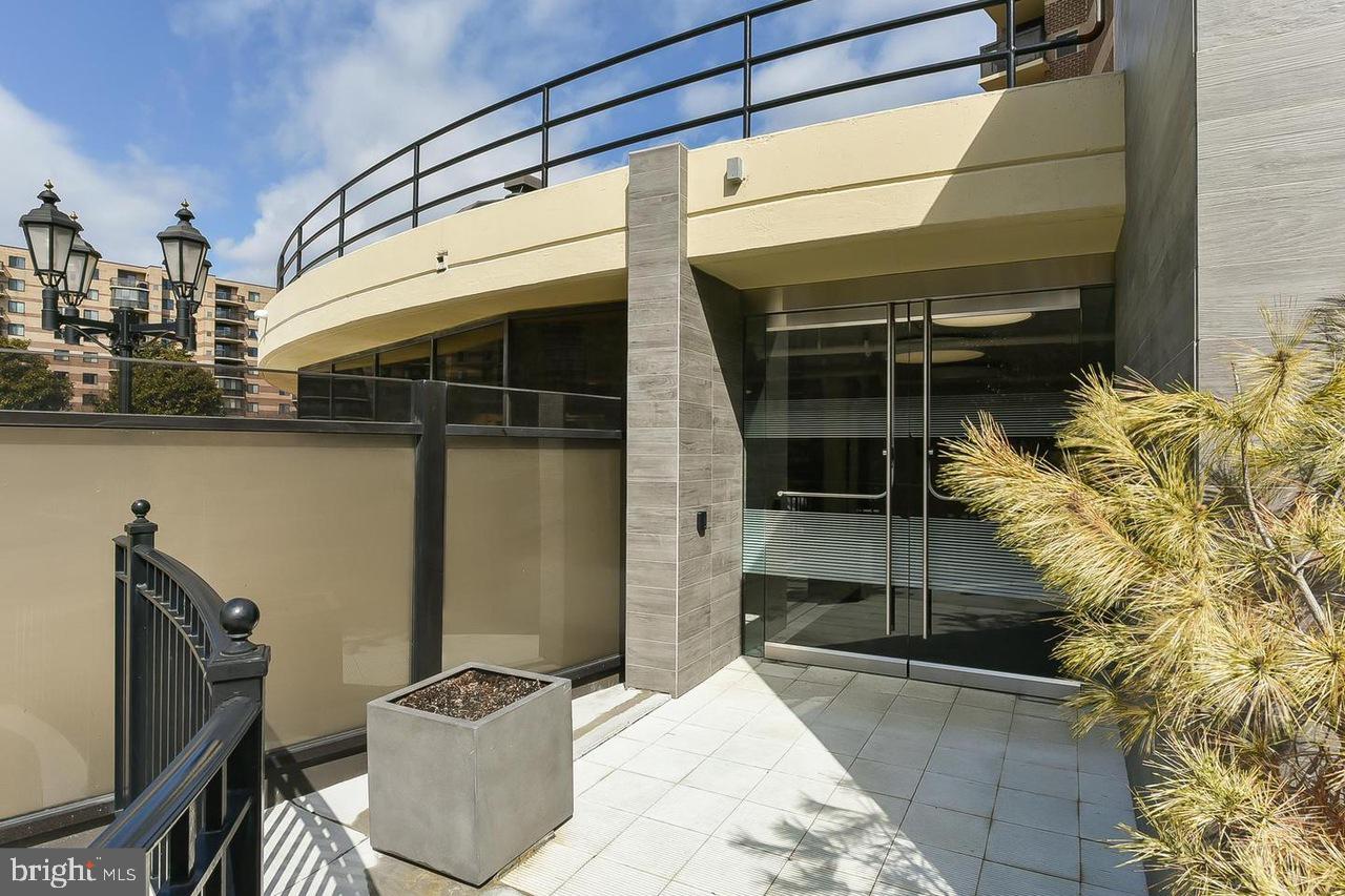 ROTONDA - Residential Lease