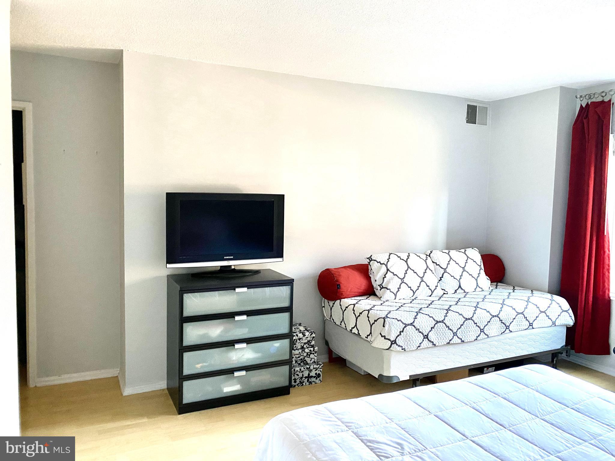 ROTONDA - Residential Lease