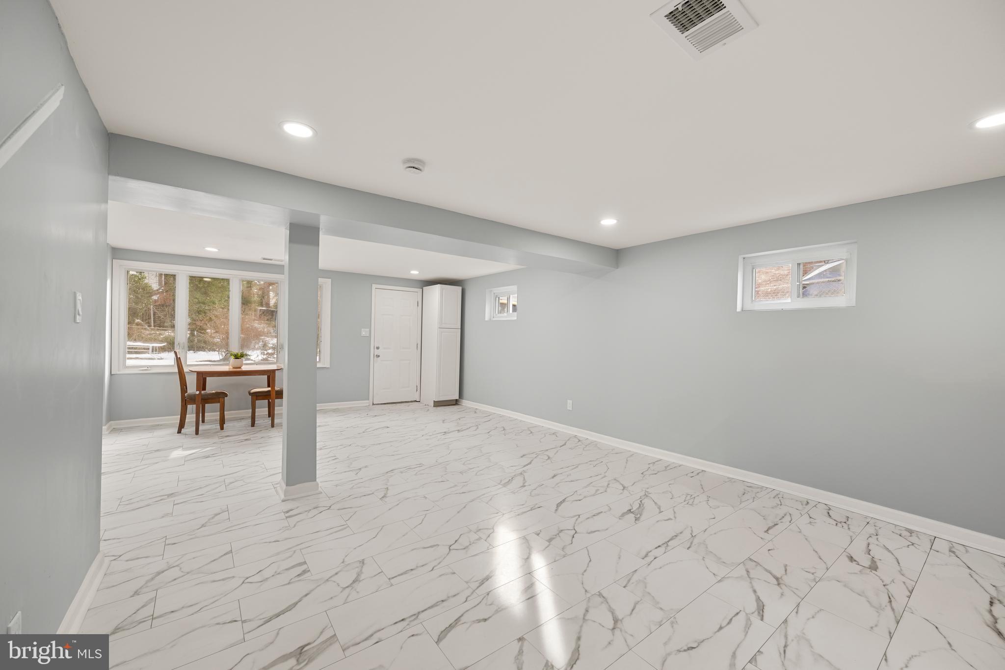 LIVINGSTON OAKS - Residential