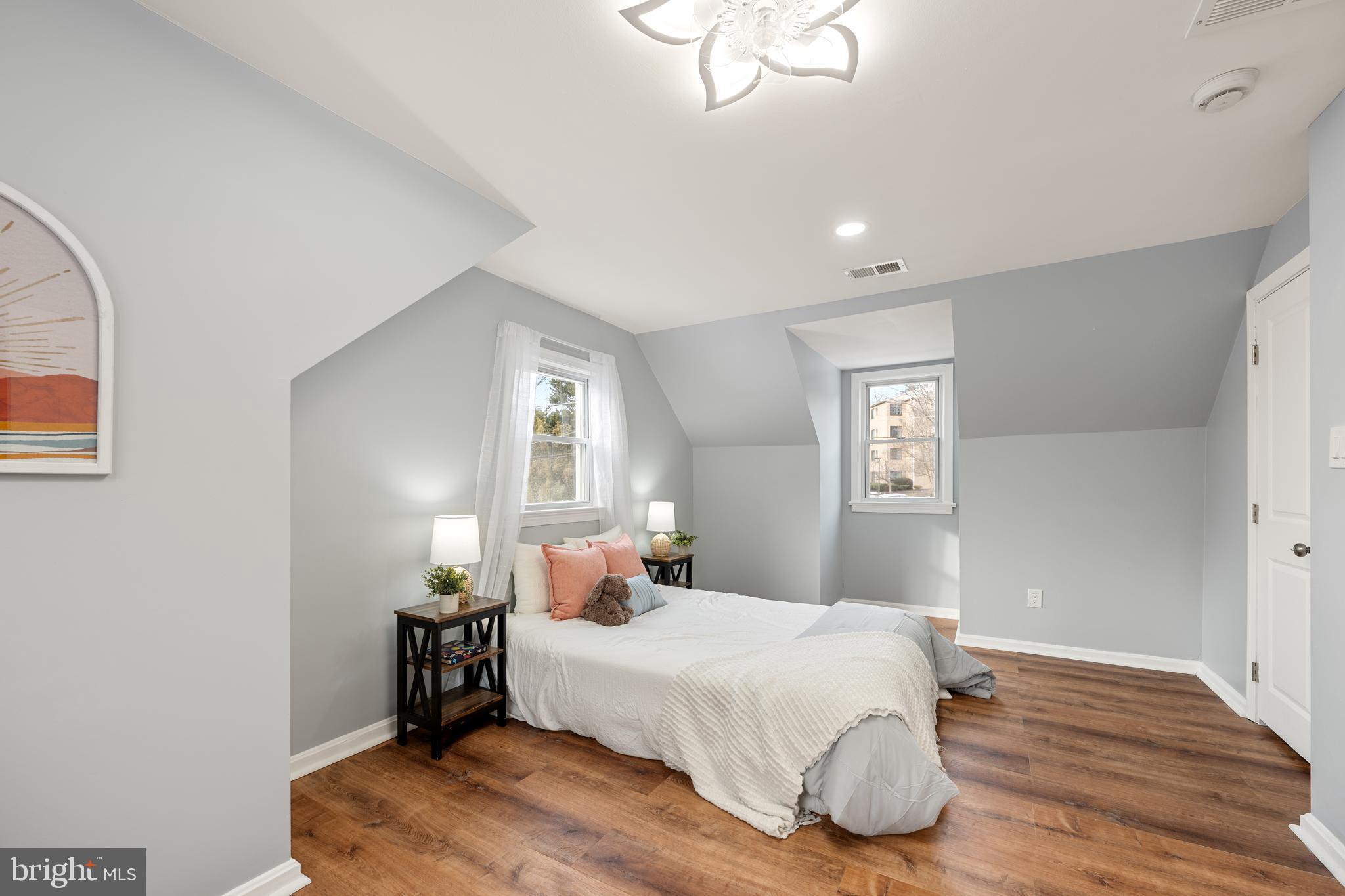 LIVINGSTON OAKS - Residential