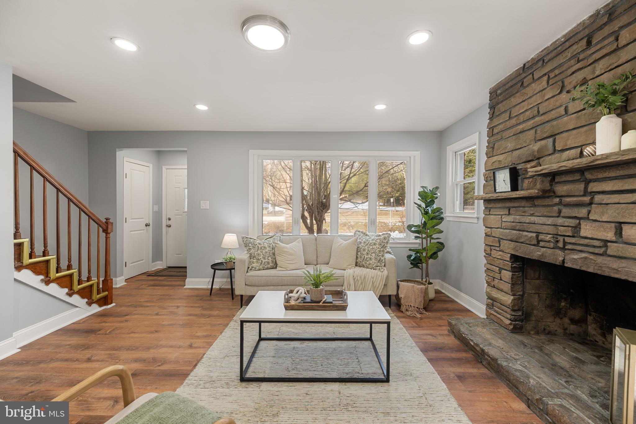 LIVINGSTON OAKS - Residential