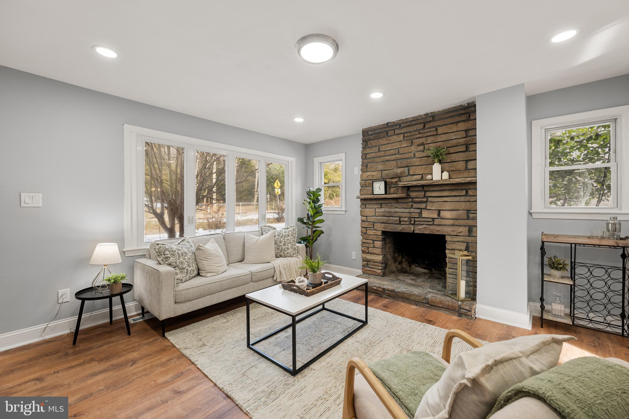 LIVINGSTON OAKS - Residential