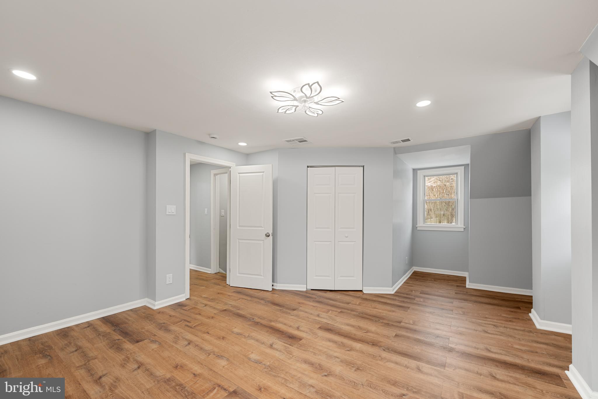 LIVINGSTON OAKS - Residential