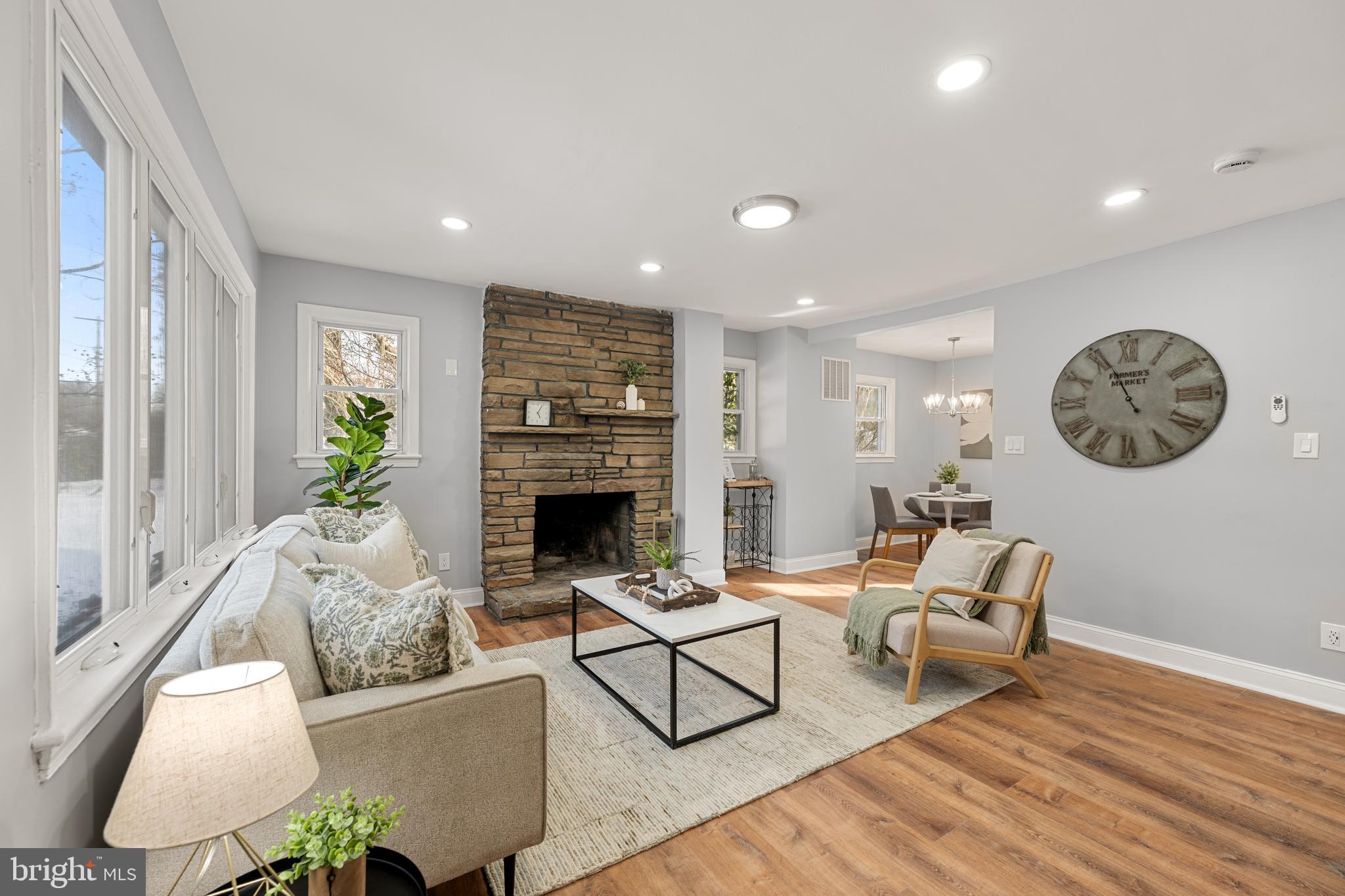 LIVINGSTON OAKS - Residential