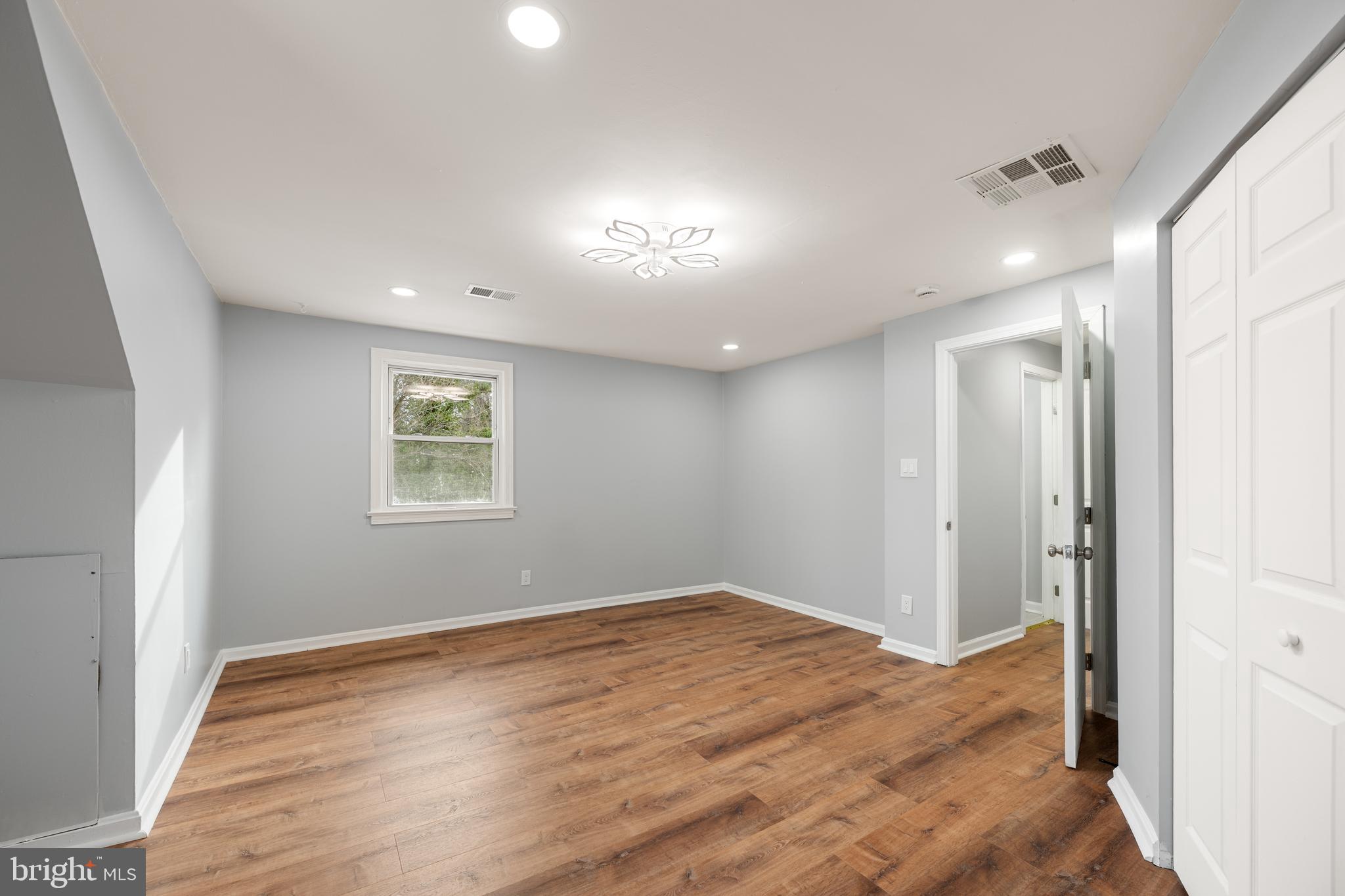 LIVINGSTON OAKS - Residential