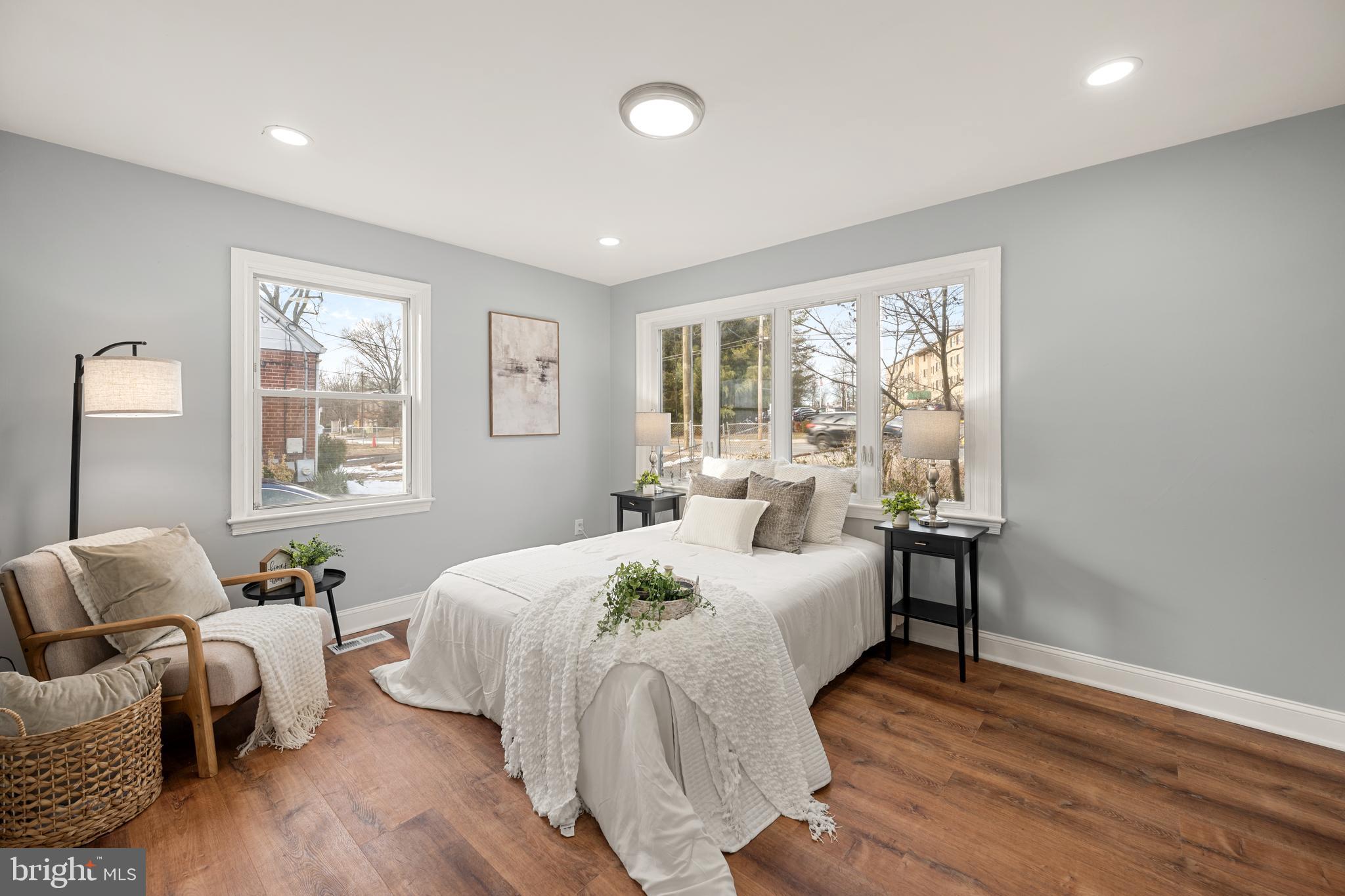 LIVINGSTON OAKS - Residential