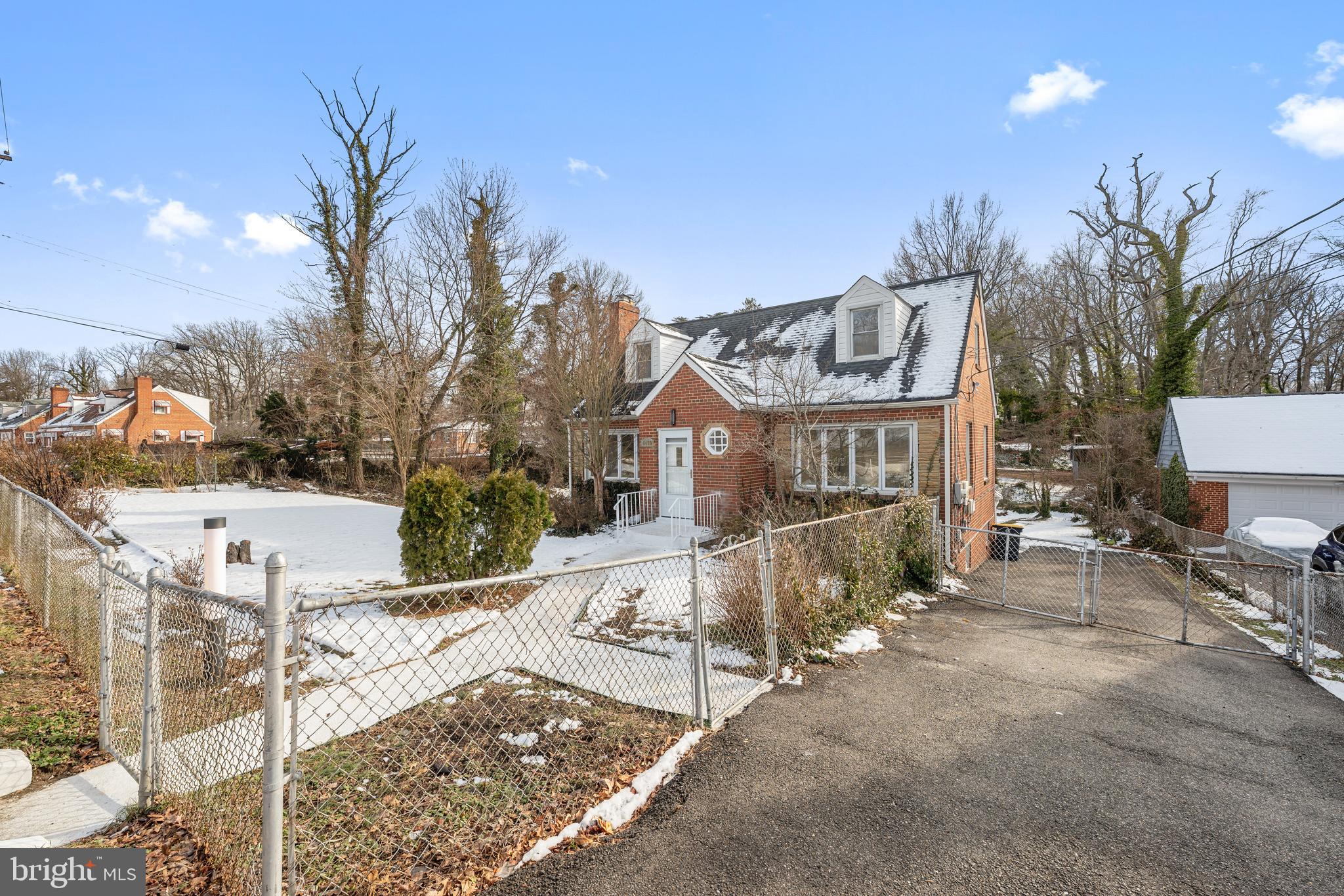 LIVINGSTON OAKS - Residential