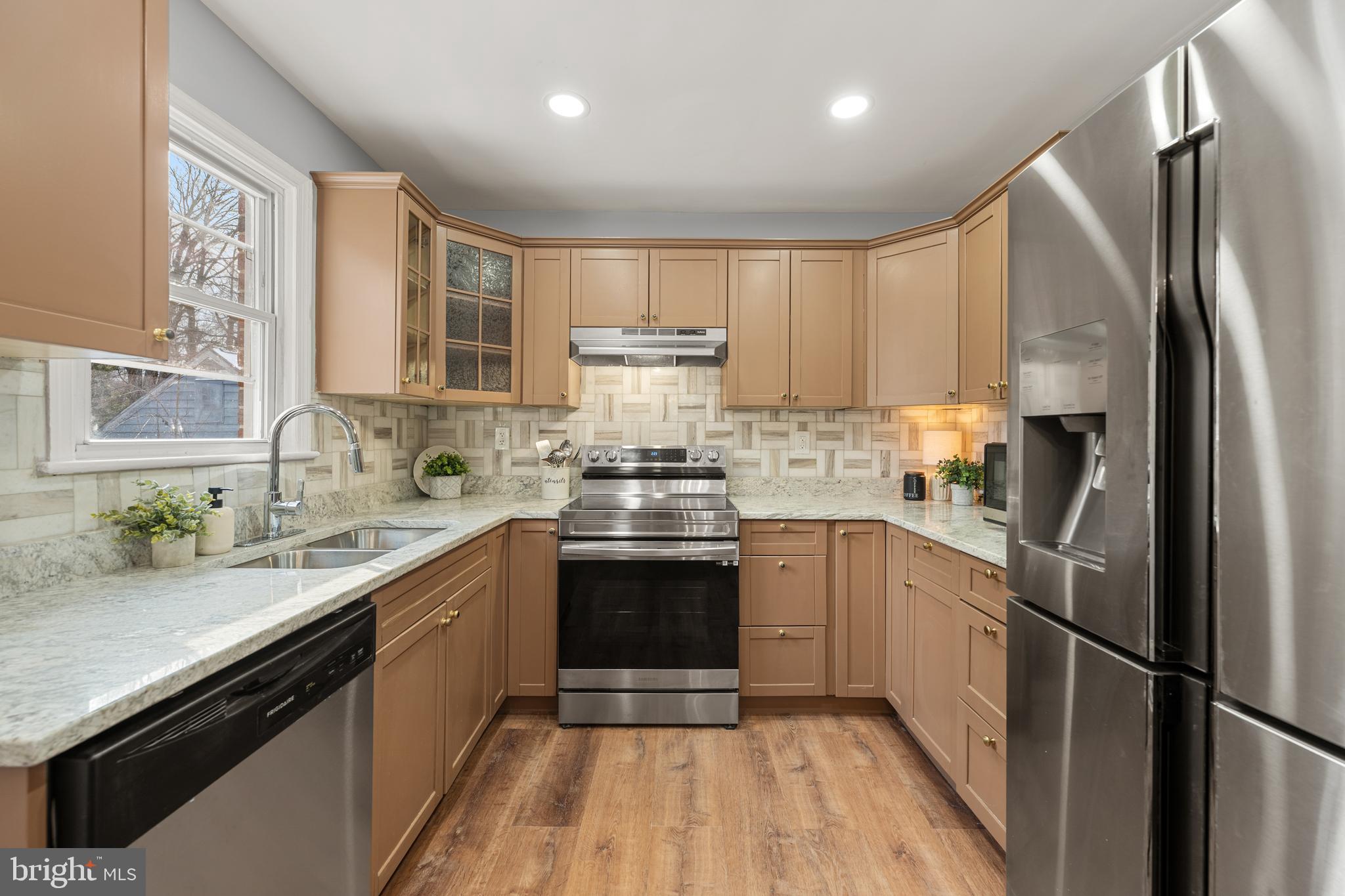 LIVINGSTON OAKS - Residential