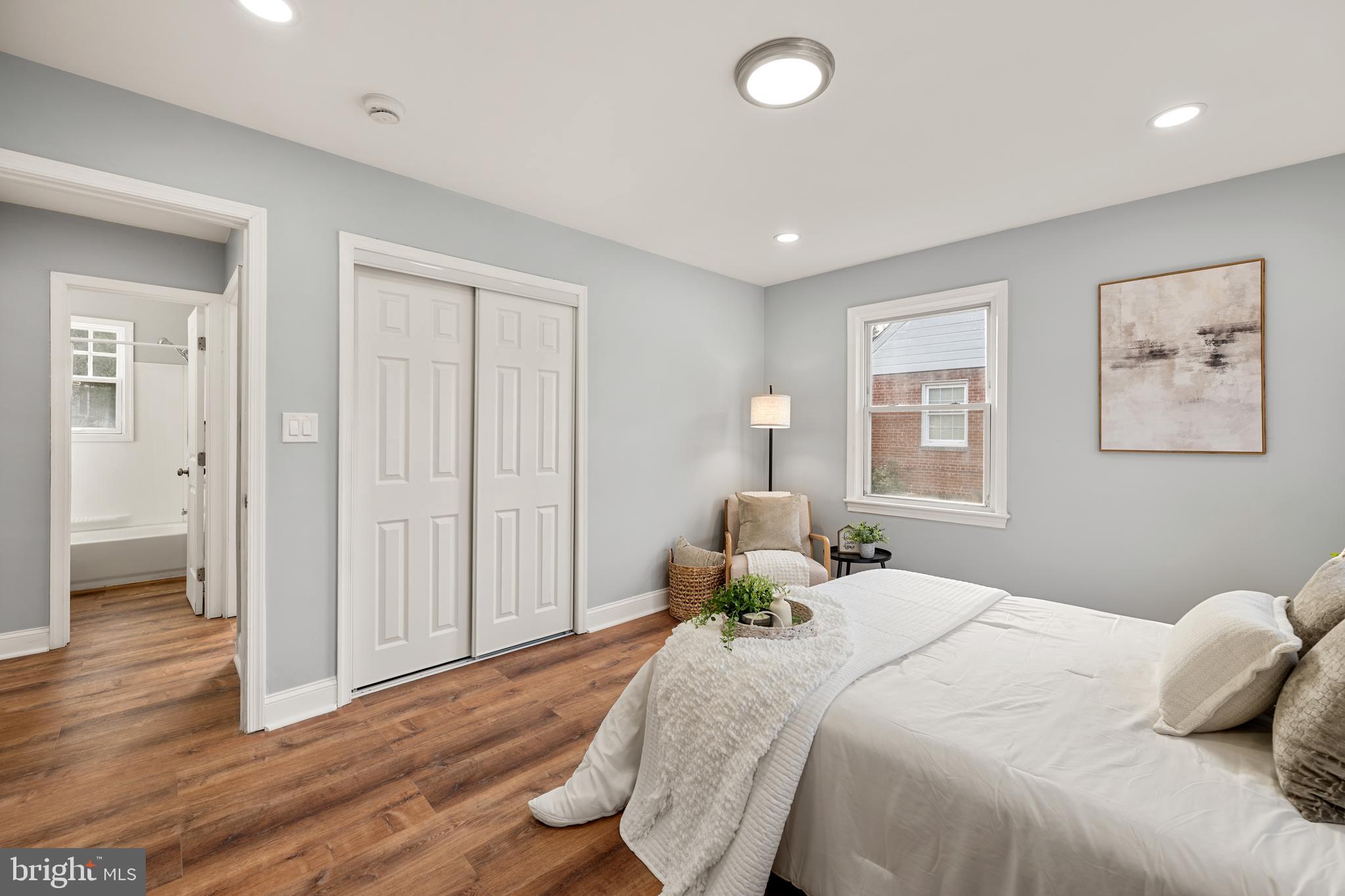 LIVINGSTON OAKS - Residential