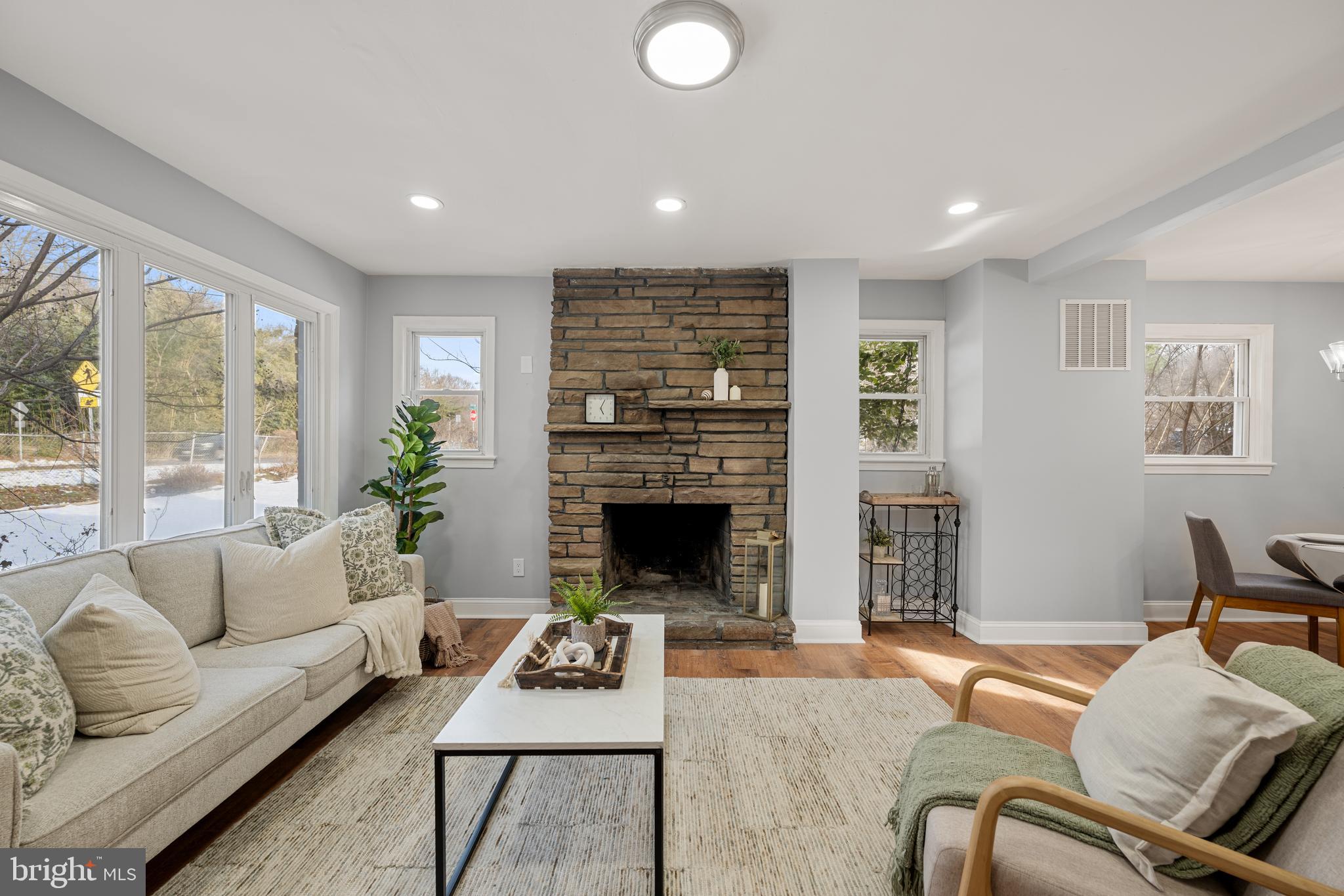 LIVINGSTON OAKS - Residential