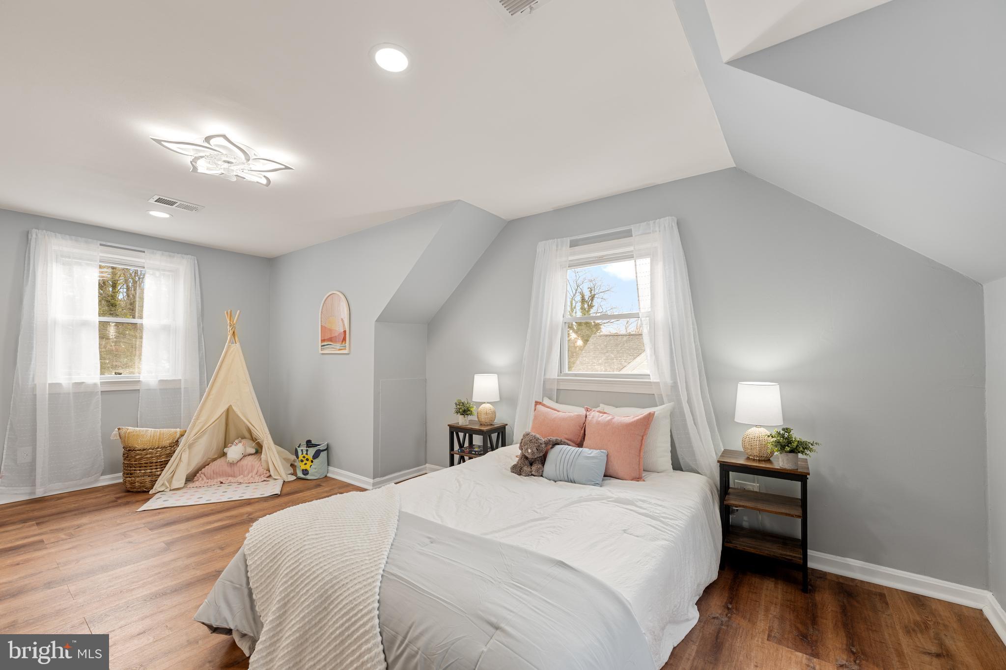 LIVINGSTON OAKS - Residential