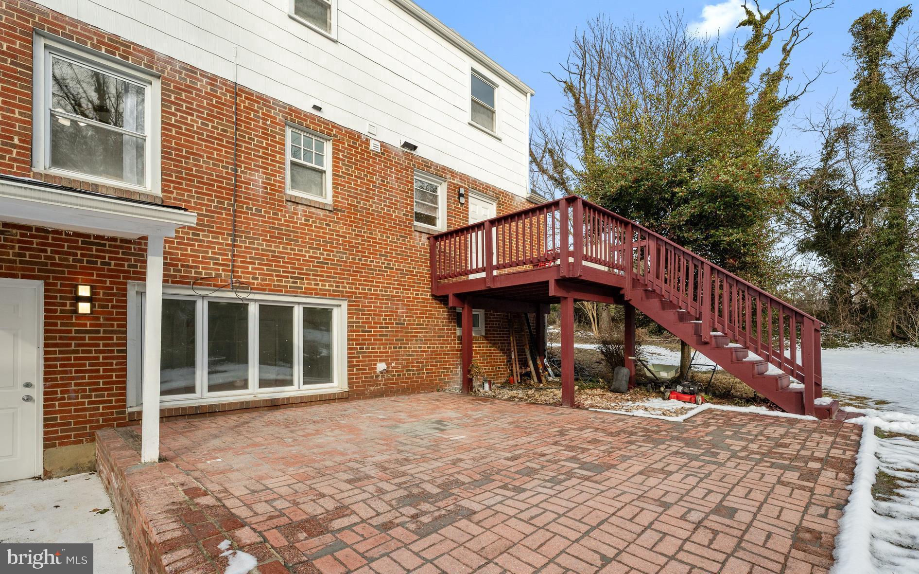 LIVINGSTON OAKS - Residential