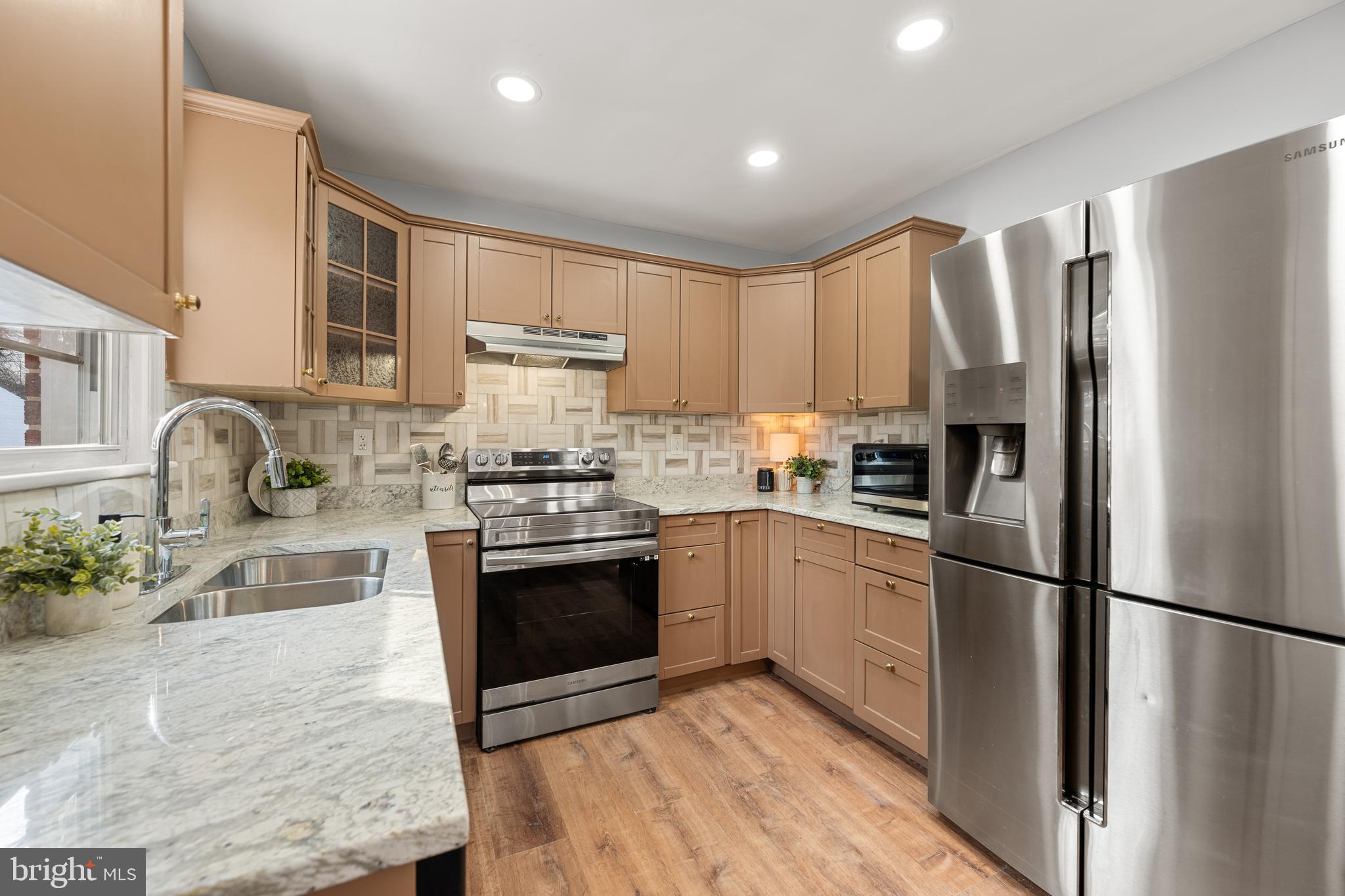 LIVINGSTON OAKS - Residential