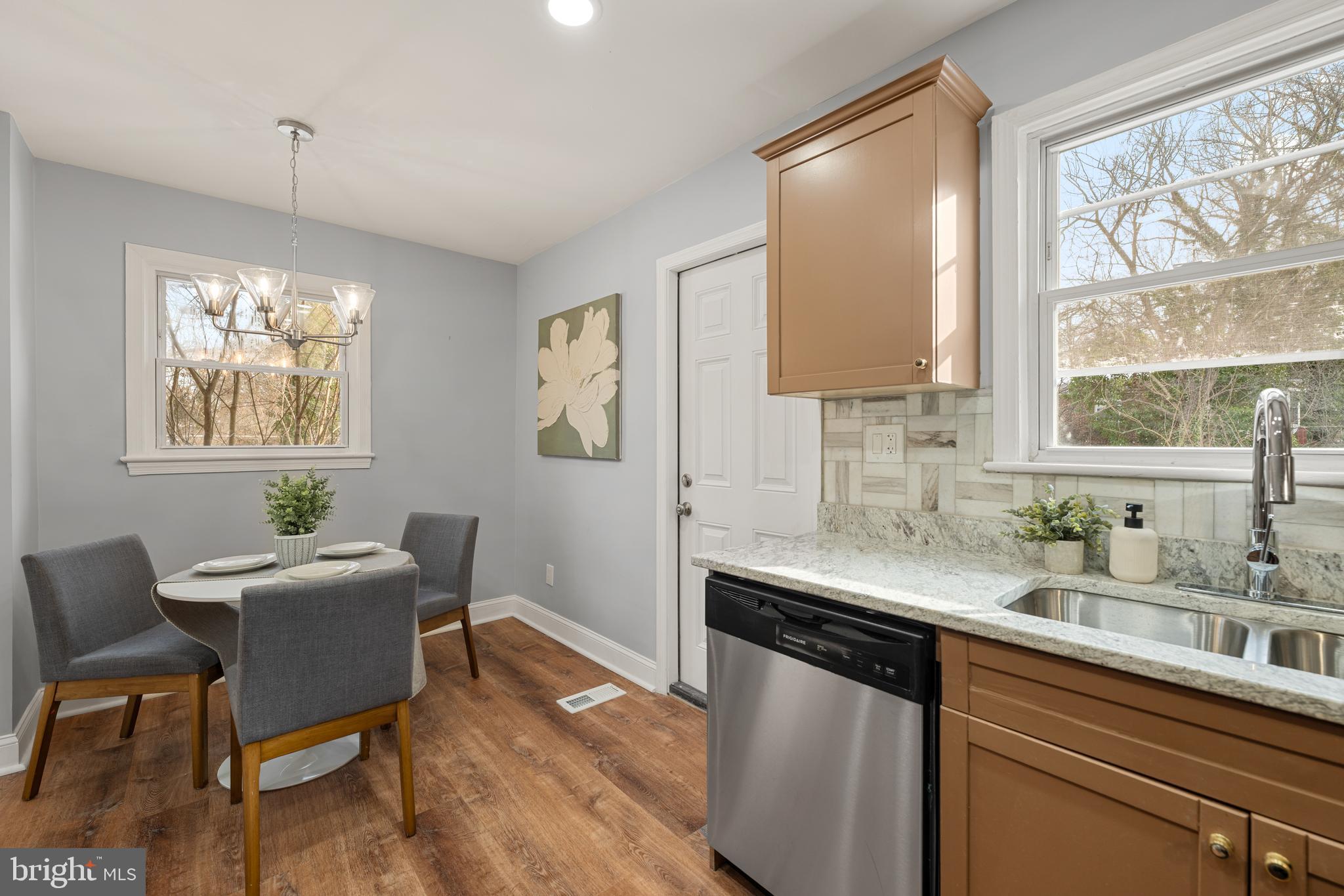 LIVINGSTON OAKS - Residential