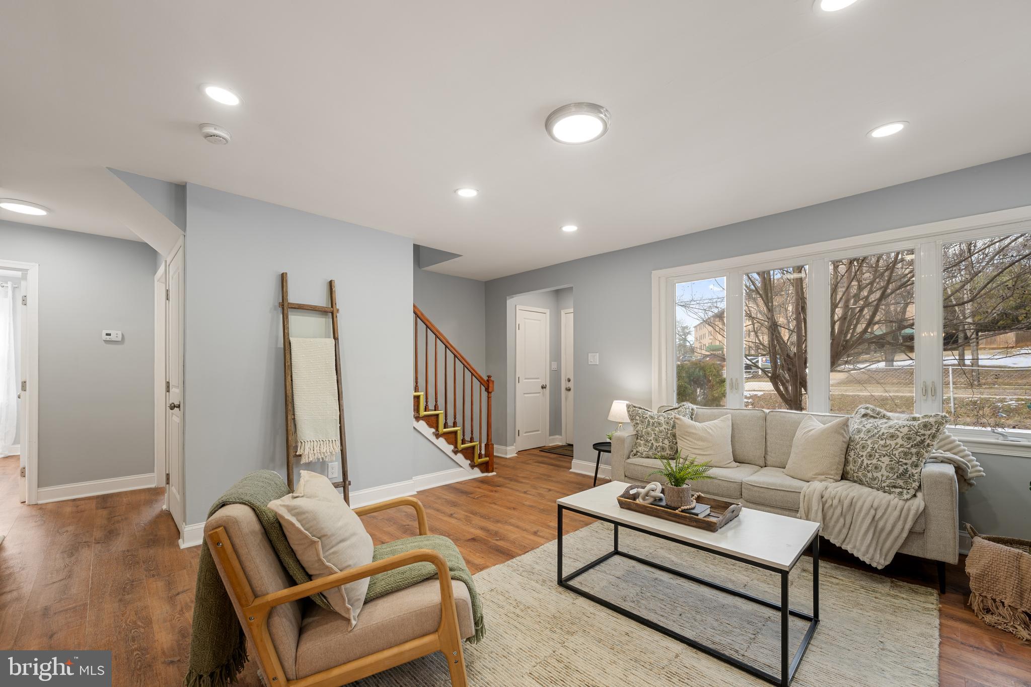 LIVINGSTON OAKS - Residential