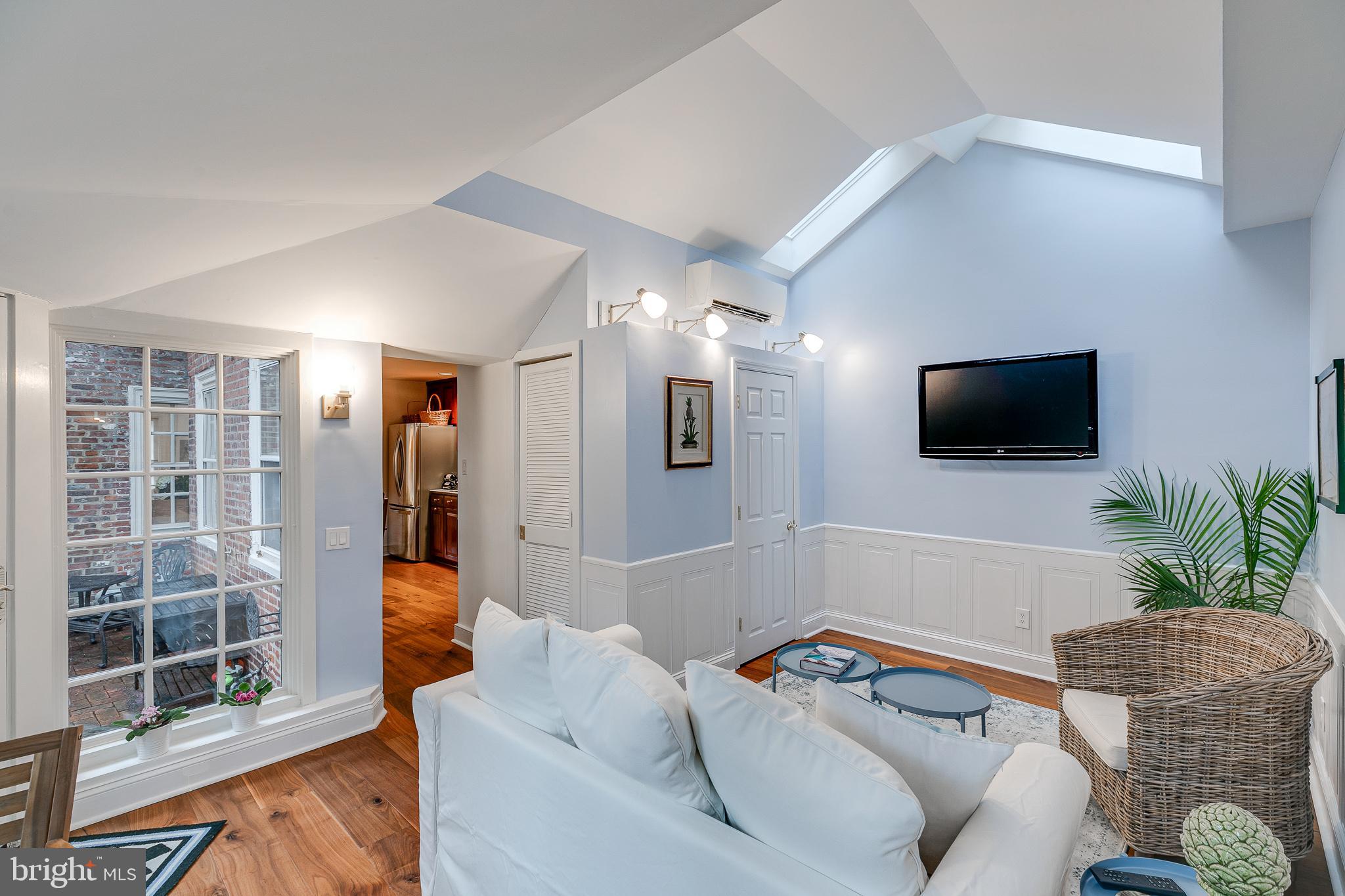 SOCIETY HILL - Residential